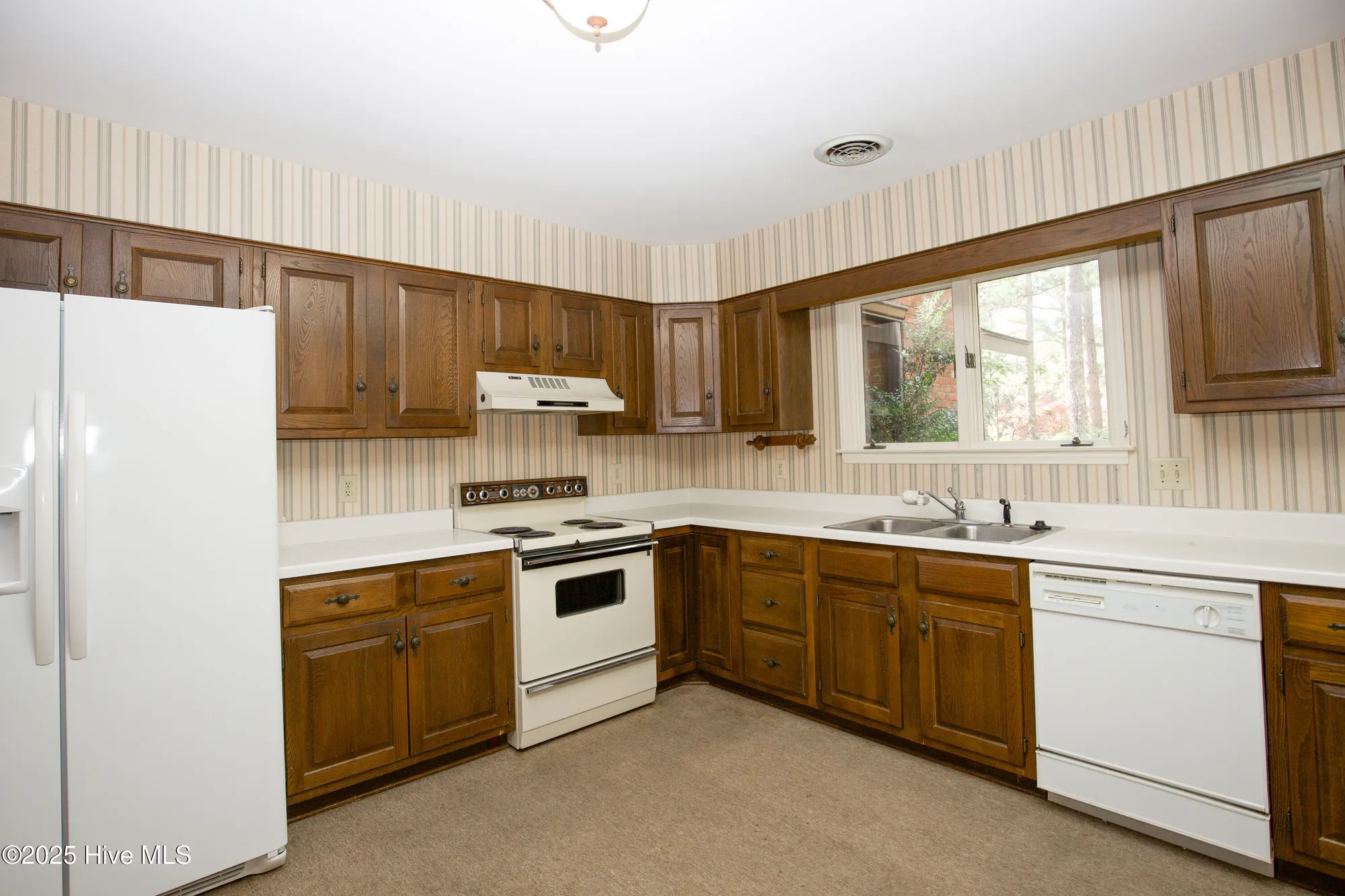 Property Slideshow image 13 of 33 | 414 teakwood ln, Southern Pines, NC, 28387
