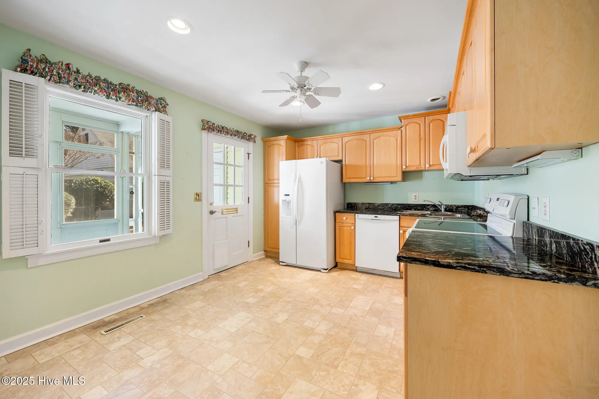 Property Slideshow image 2 of 32 | 12 village green cir # 12, Southern Pines, NC, 28387