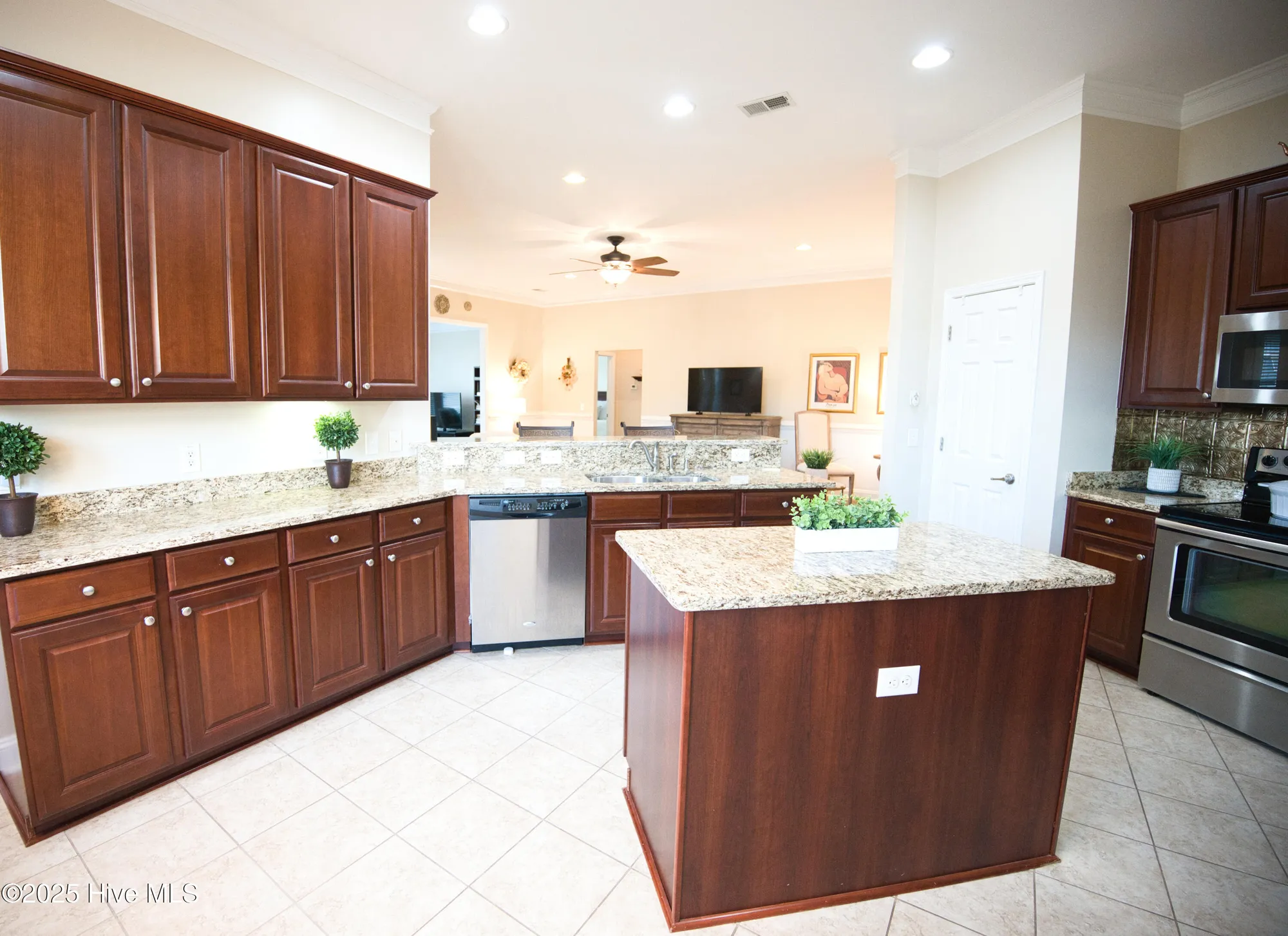 Property Slideshow image 21 of 68 | 707 pipit pl, Calabash, NC, 28467