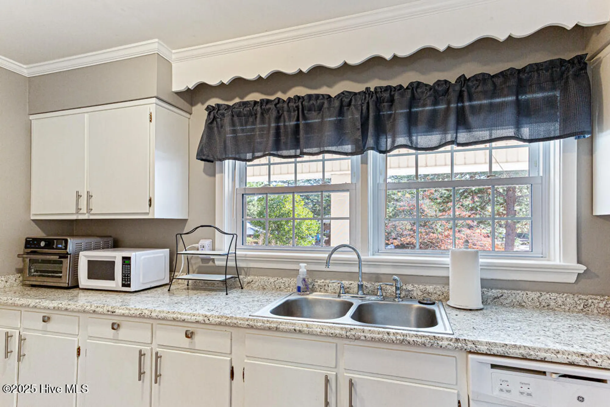 Property Slideshow image 7 of 25 | 353 driftwood cir, Southern Pines, NC, 28387