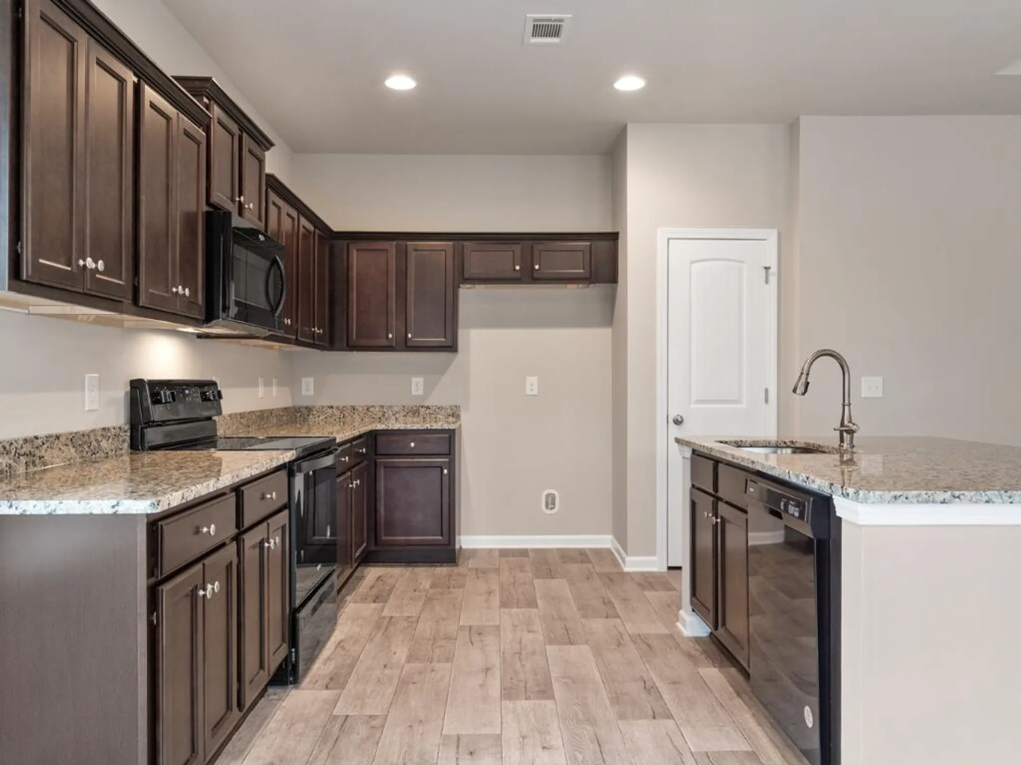 Property Slideshow image 3 of 6 | 302 atlanta pl, Mc Cormick, SC, 29835