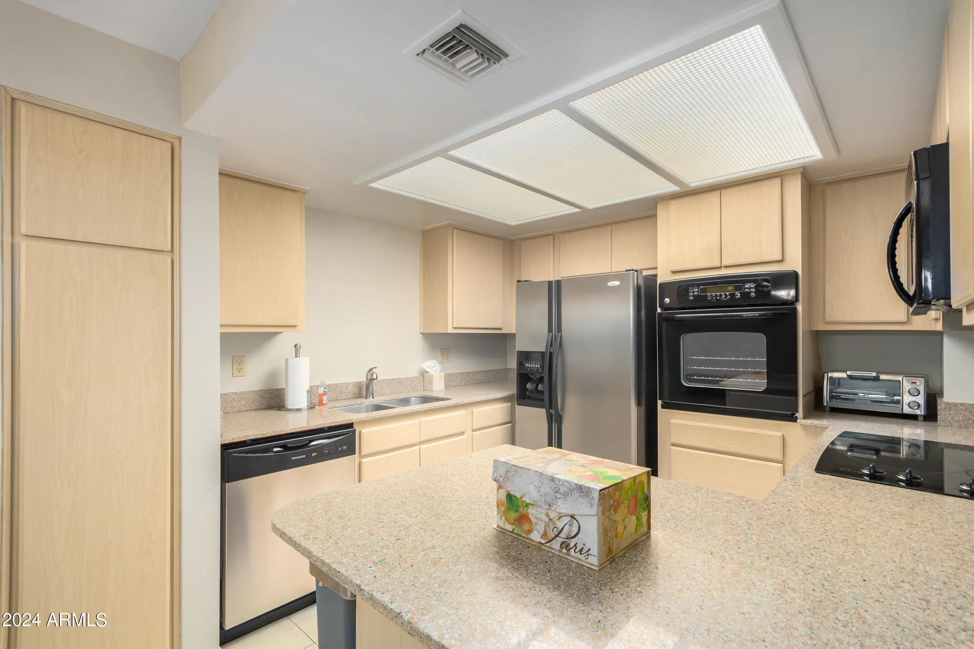 Property Slideshow image 8 of 19 | 17404 n 99th ave unit 339, Sun City, AZ, 85373