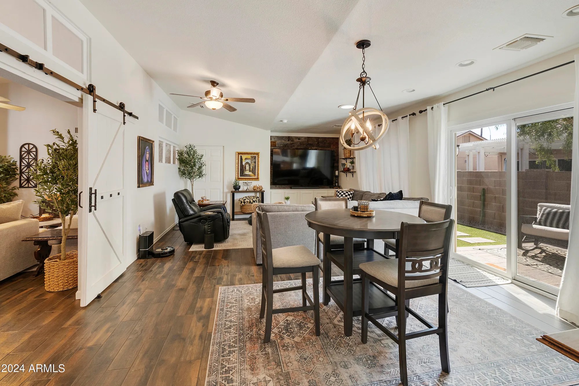 Property Slideshow image 13 of 53 | 1509 e peach tree dr, Chandler, AZ, 85249