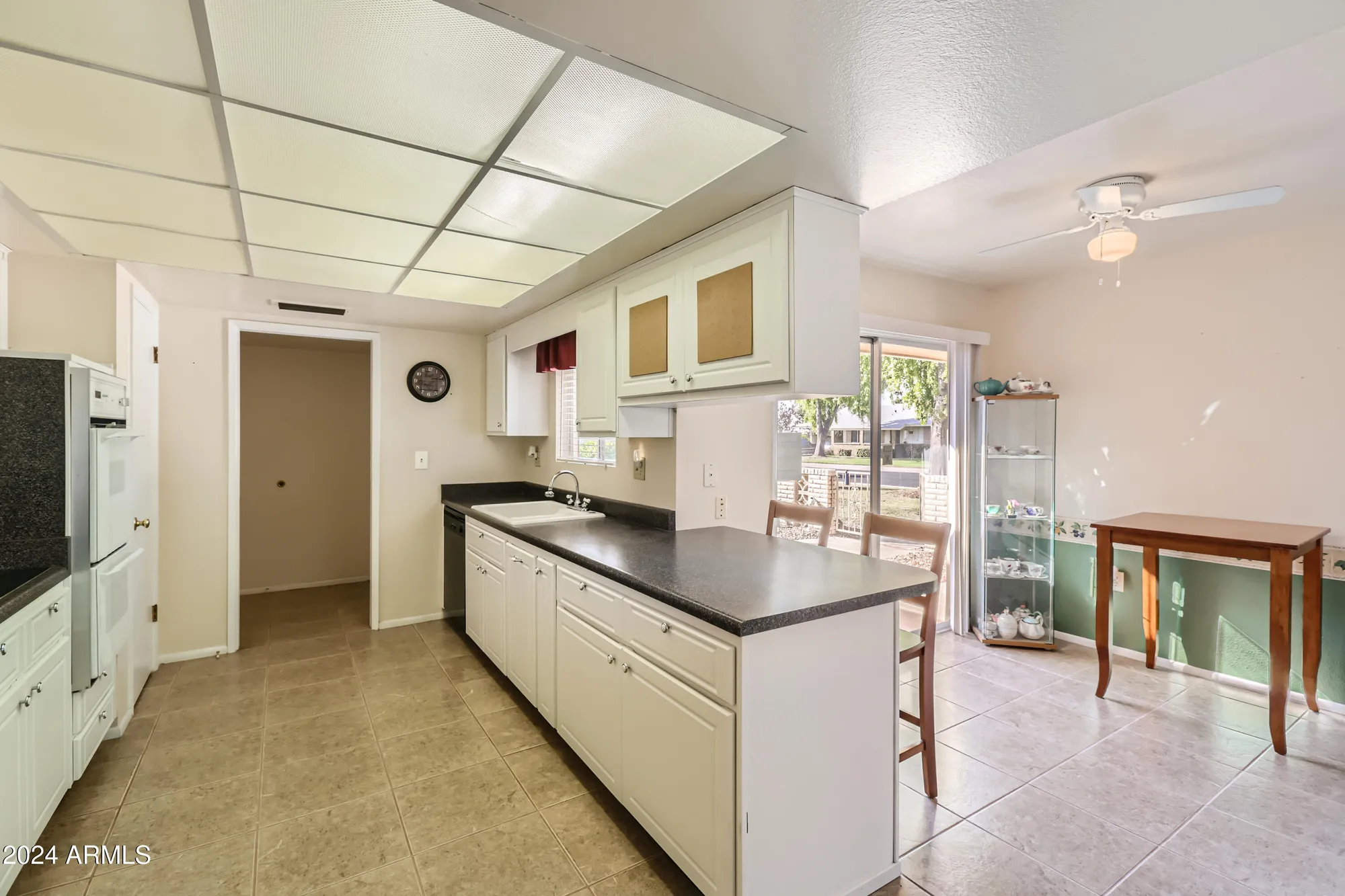 Property Slideshow image 11 of 28 | 13605 n redwood dr, Sun City, AZ, 85351