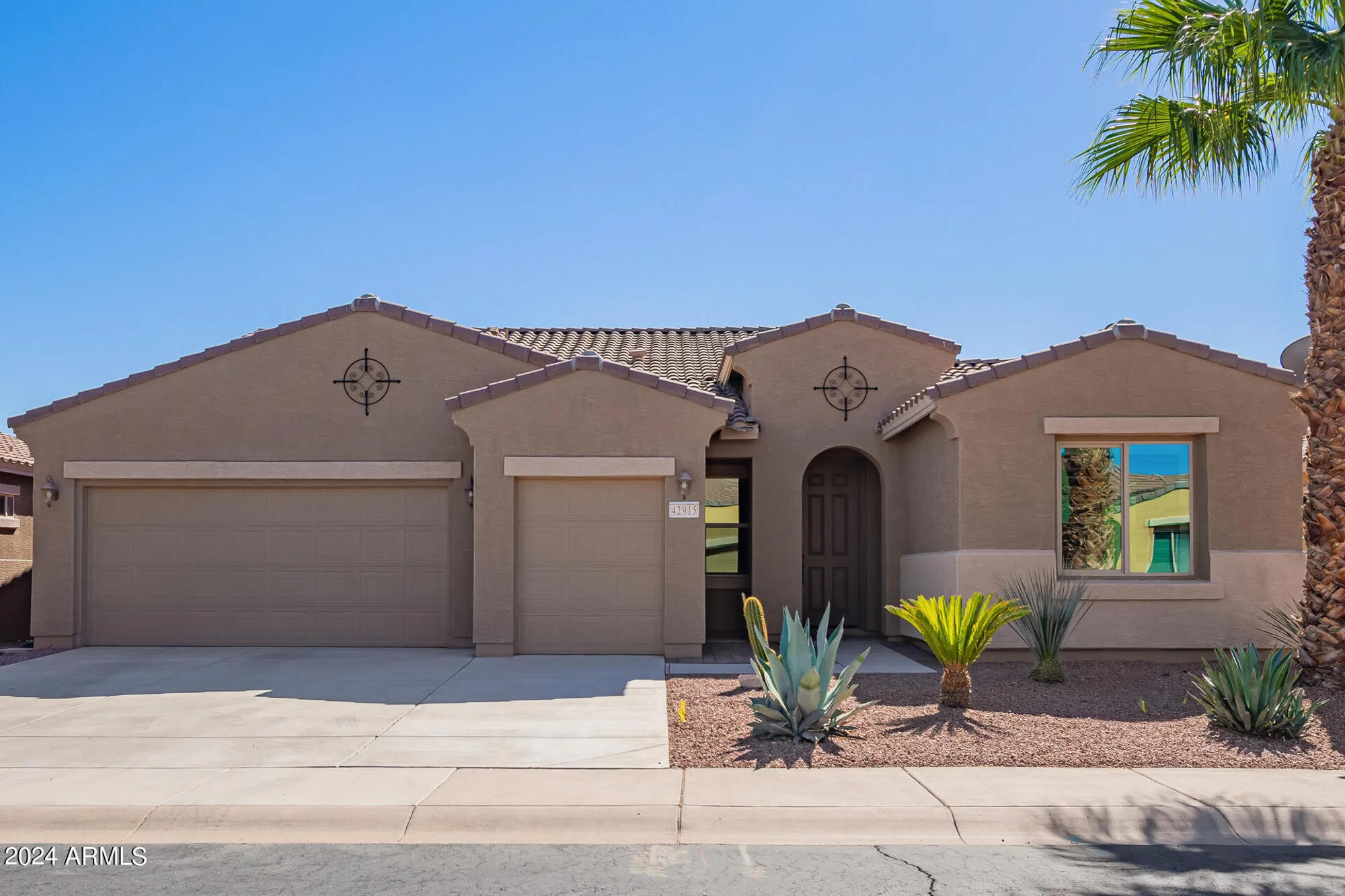 Property Slideshow image 2 of 49 | 42915 w kingfisher dr, Maricopa, AZ, 85138