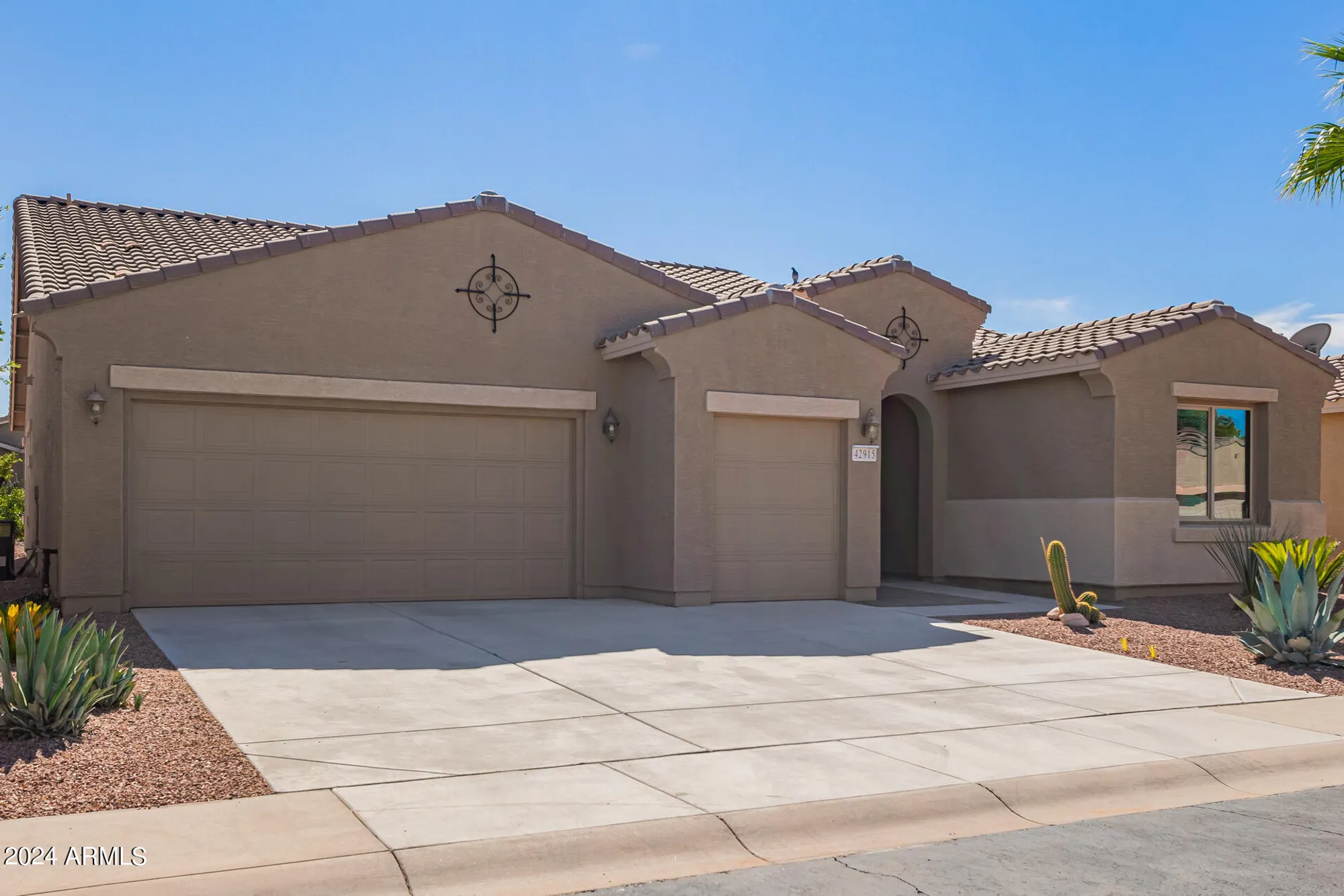Property Slideshow image 4 of 49 | 42915 w kingfisher dr, Maricopa, AZ, 85138