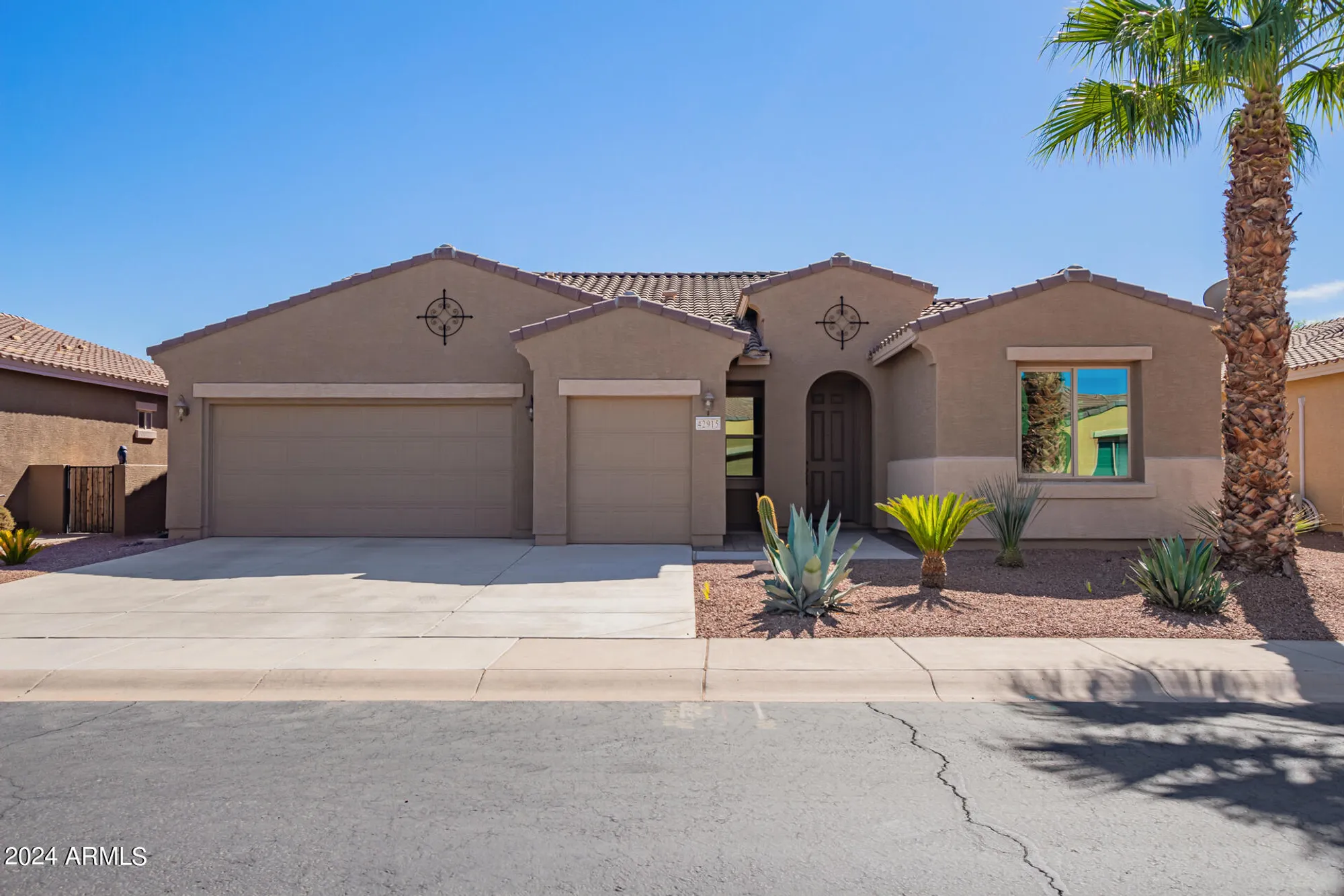 Property Slideshow image 1 of 49 | 42915 w kingfisher dr, Maricopa, AZ, 85138