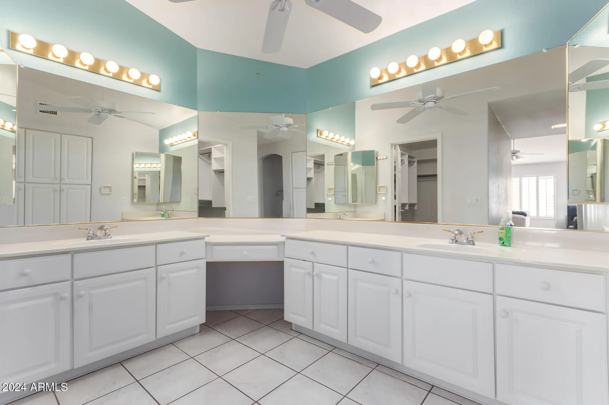 Property Slideshow image 10 of 18 | 8333 w wescott dr, Peoria, AZ, 85382