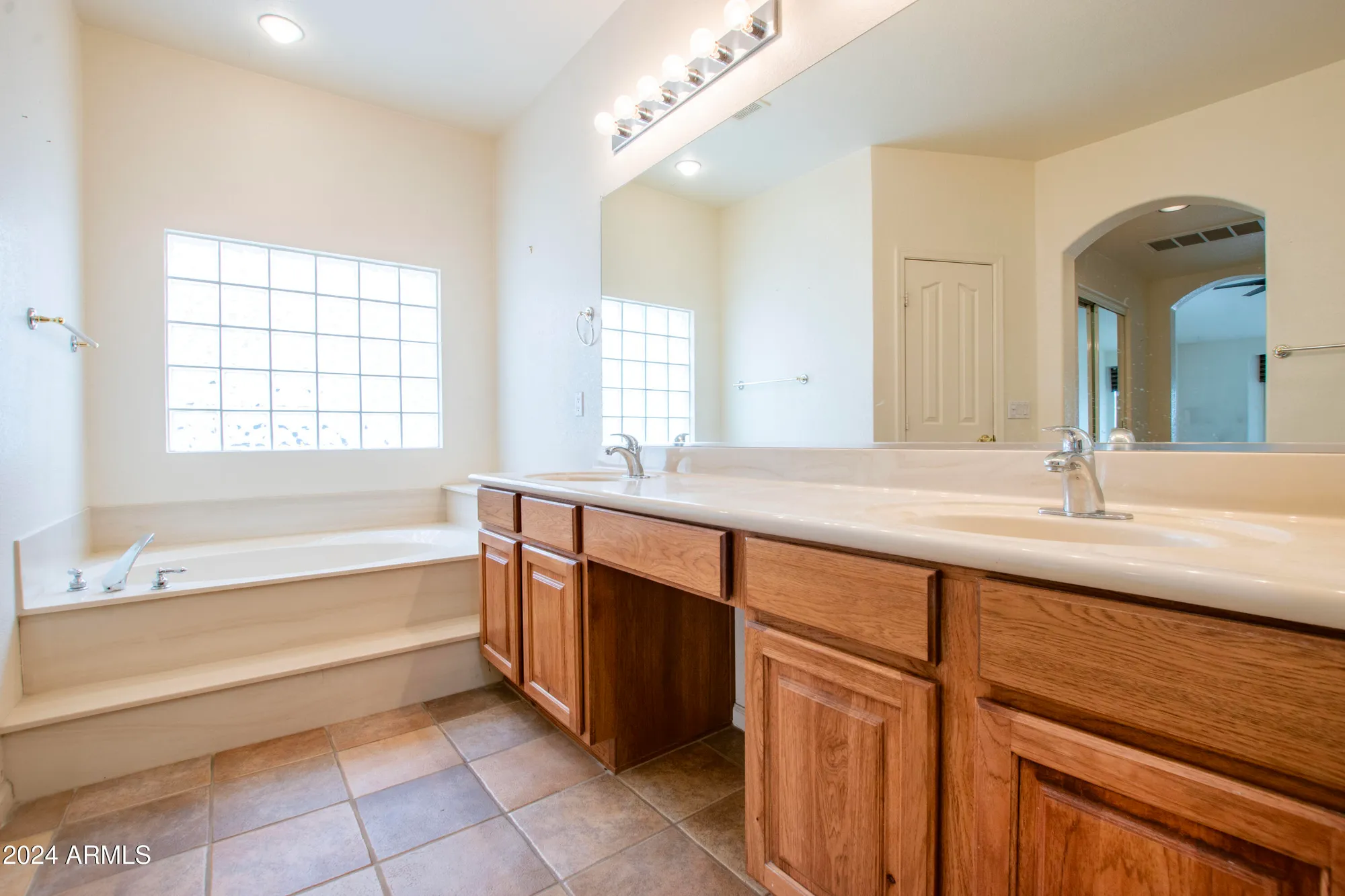 Property Slideshow image 33 of 70 | 16068 w edgemont ave, Goodyear, AZ, 85395