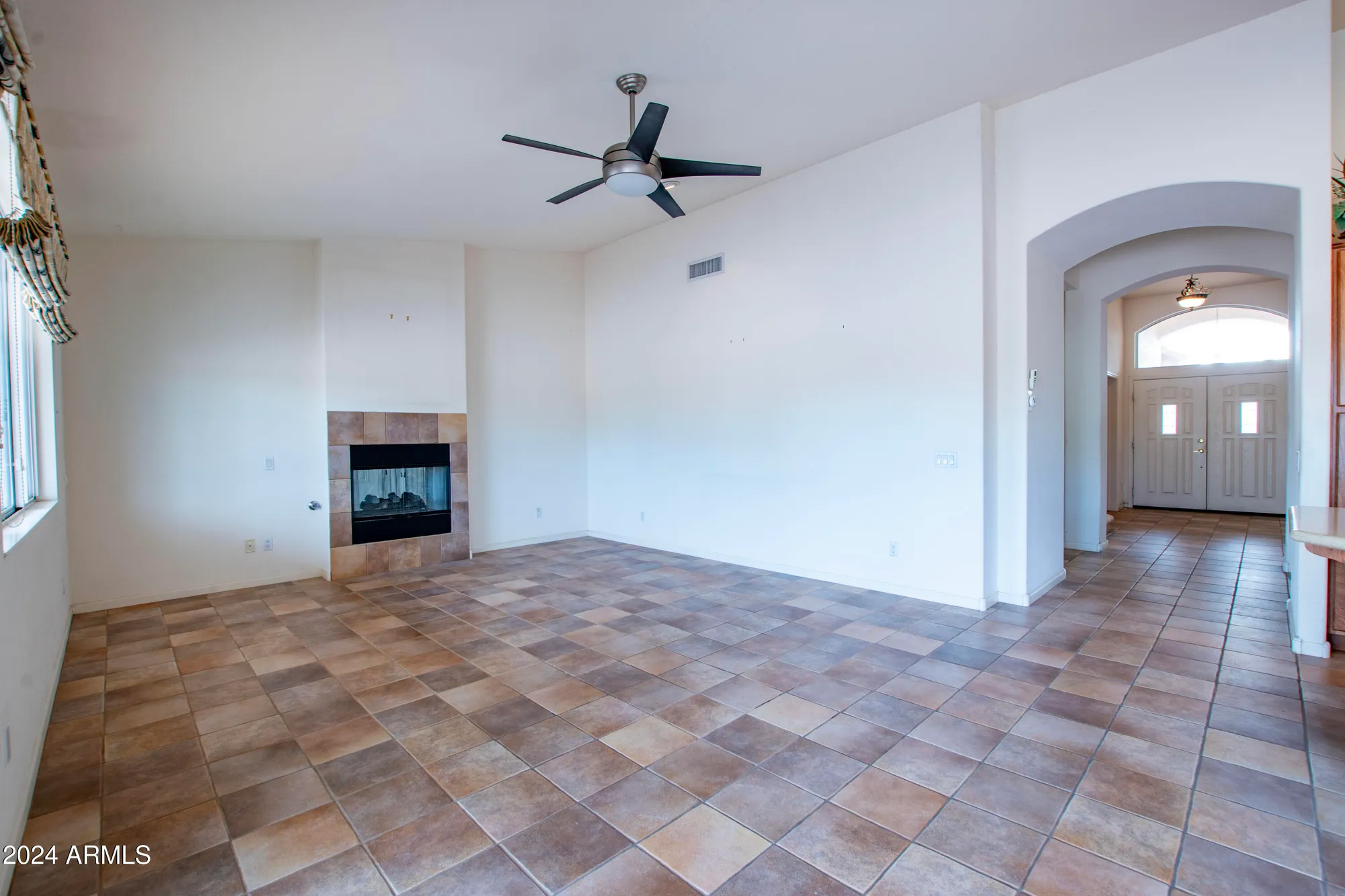 Property Slideshow image 23 of 70 | 16068 w edgemont ave, Goodyear, AZ, 85395