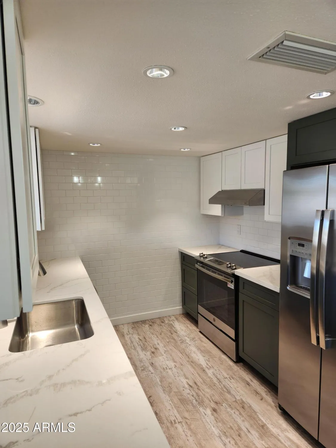 Property Slideshow image 8 of 30 | 12432 w fieldstone dr, Sun City West, AZ, 85375