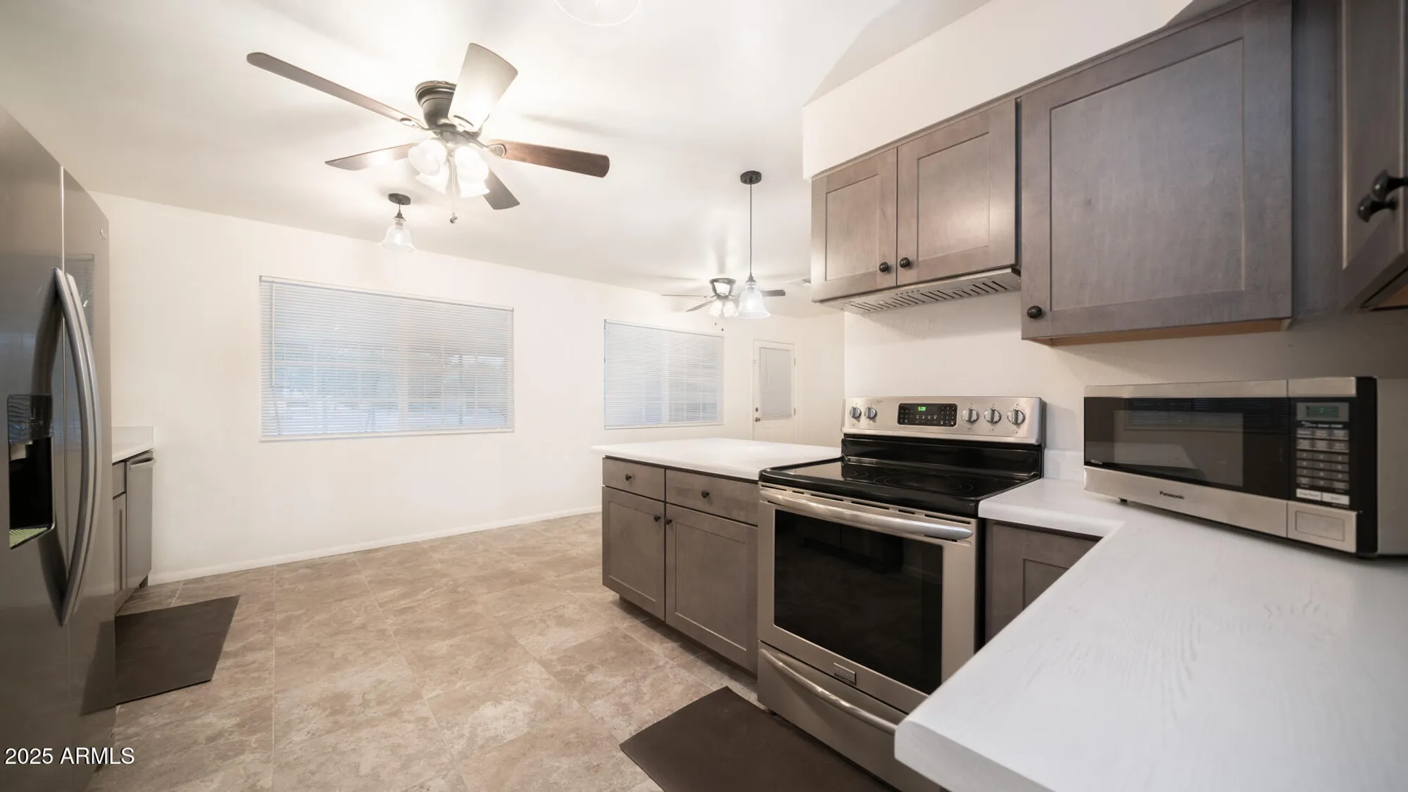 Property Slideshow image 5 of 33 | 19829 n lake forest dr, Sun City, AZ, 85373