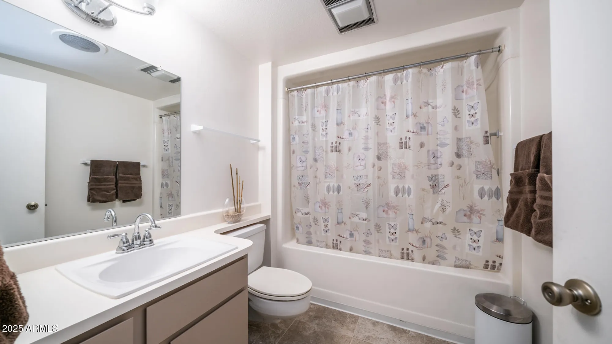 Property Slideshow image 17 of 33 | 19829 n lake forest dr, Sun City, AZ, 85373