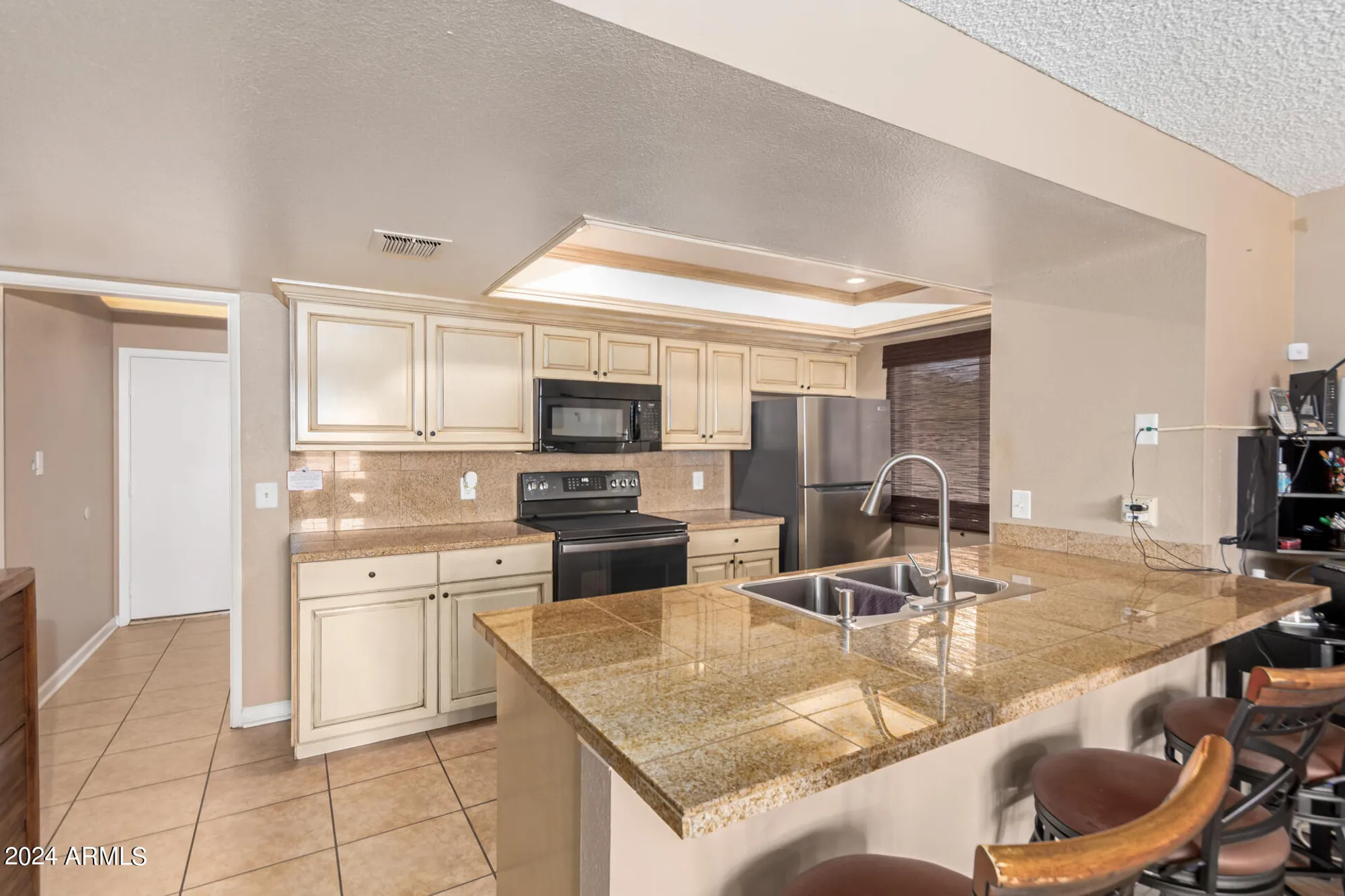 Property Slideshow image 4 of 45 | 12059 s paiute st, Phoenix, AZ, 85044