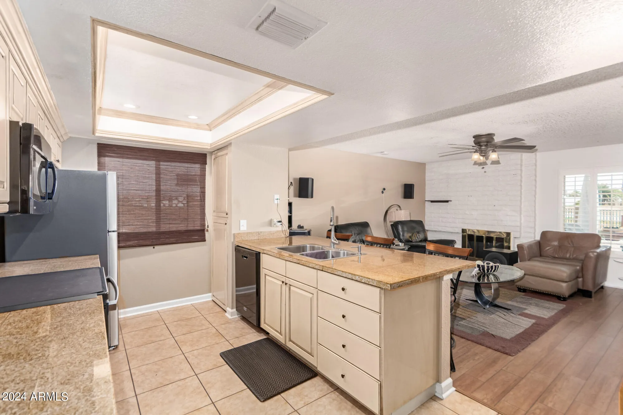 Property Slideshow image 5 of 45 | 12059 s paiute st, Phoenix, AZ, 85044