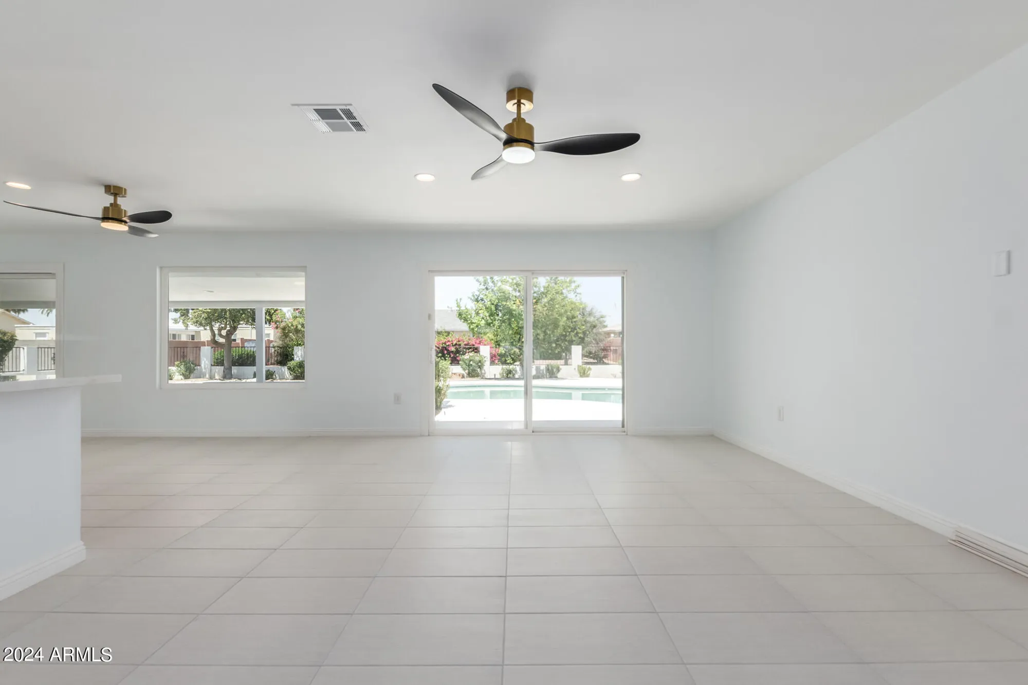 Property Slideshow image 13 of 33 | 10826 w loma blanca dr, Sun City, AZ, 85351