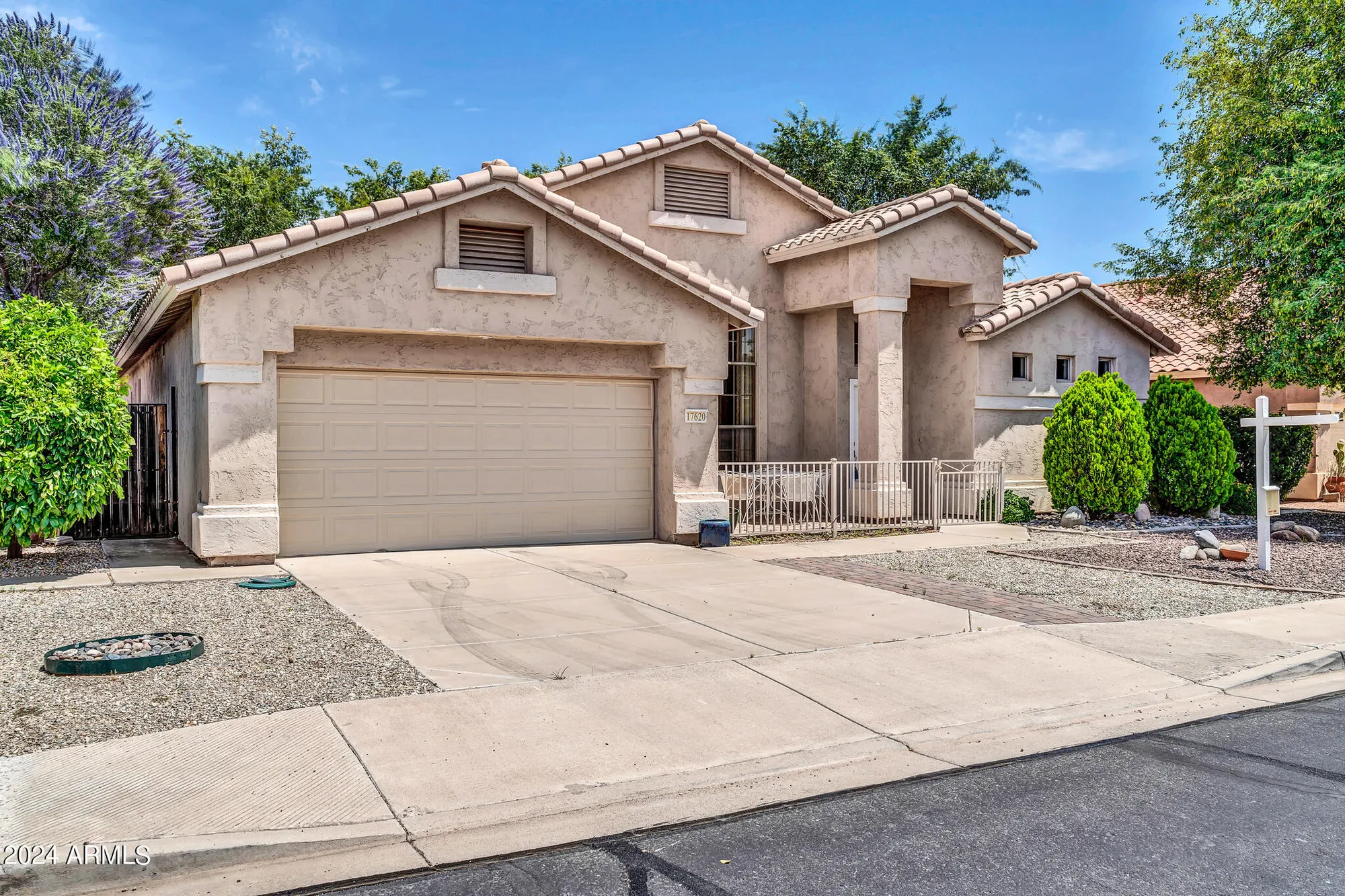 Property Slideshow image 7 of 65 | 17620 w weatherby dr, Surprise, AZ, 85374