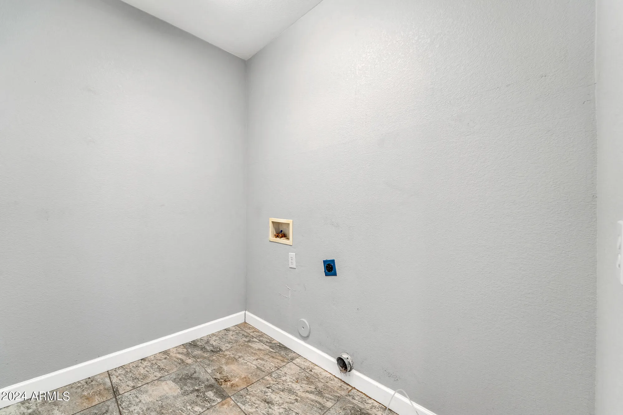 Property Slideshow image 25 of 65 | 17620 w weatherby dr, Surprise, AZ, 85374