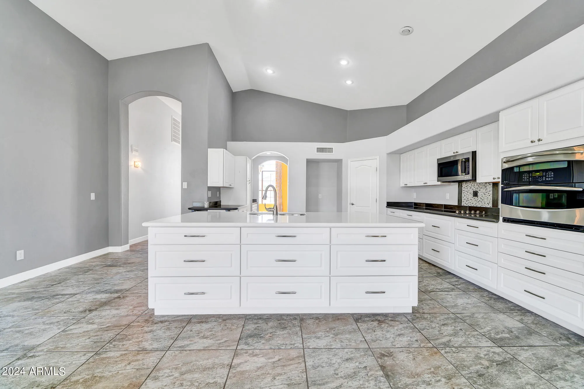 Property Slideshow image 15 of 65 | 17620 w weatherby dr, Surprise, AZ, 85374