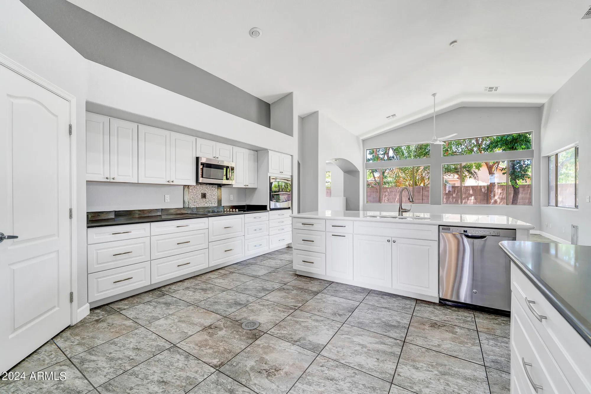 Property Slideshow image 19 of 65 | 17620 w weatherby dr, Surprise, AZ, 85374