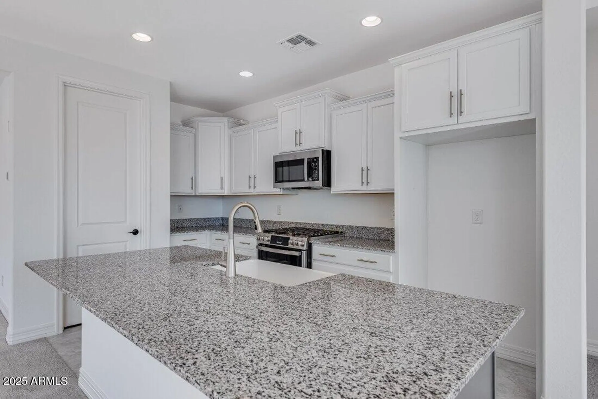 Property Slideshow image 5 of 37 | 18111 w hiddenview dr, Goodyear, AZ, 85338