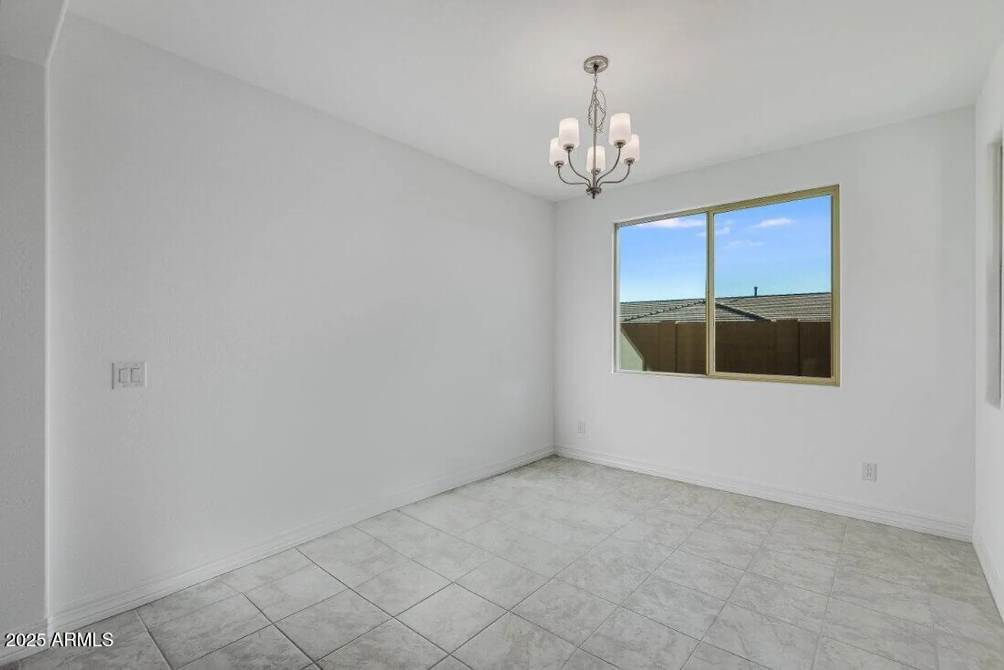 Property Slideshow image 13 of 37 | 18111 w hiddenview dr, Goodyear, AZ, 85338