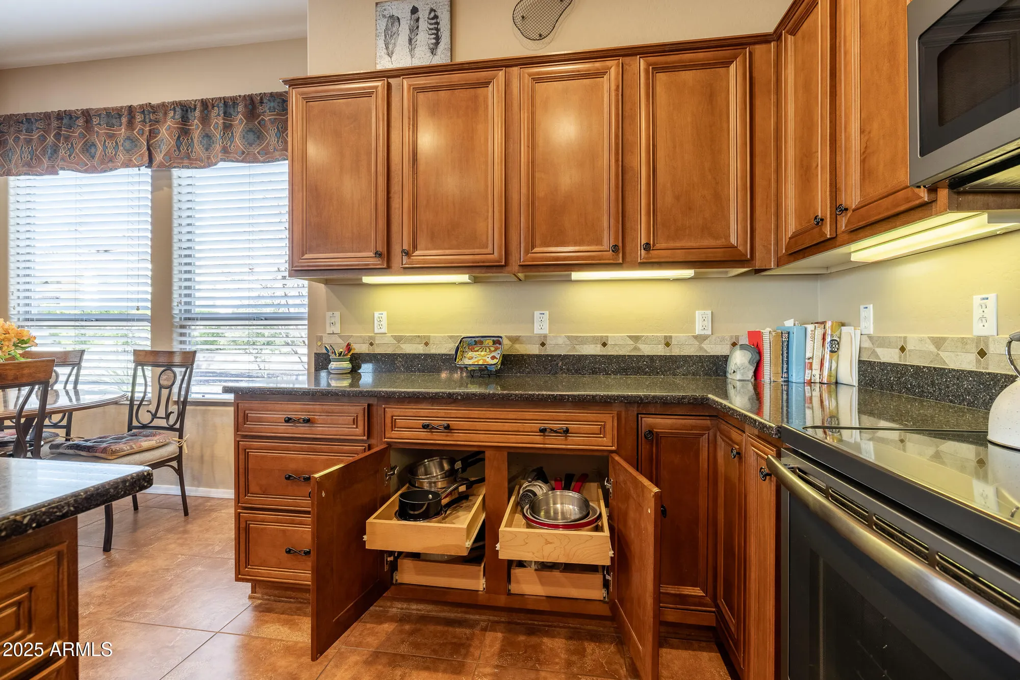 Property Slideshow image 9 of 35 | 13050 w pinnacle vista dr, Peoria, AZ, 85383