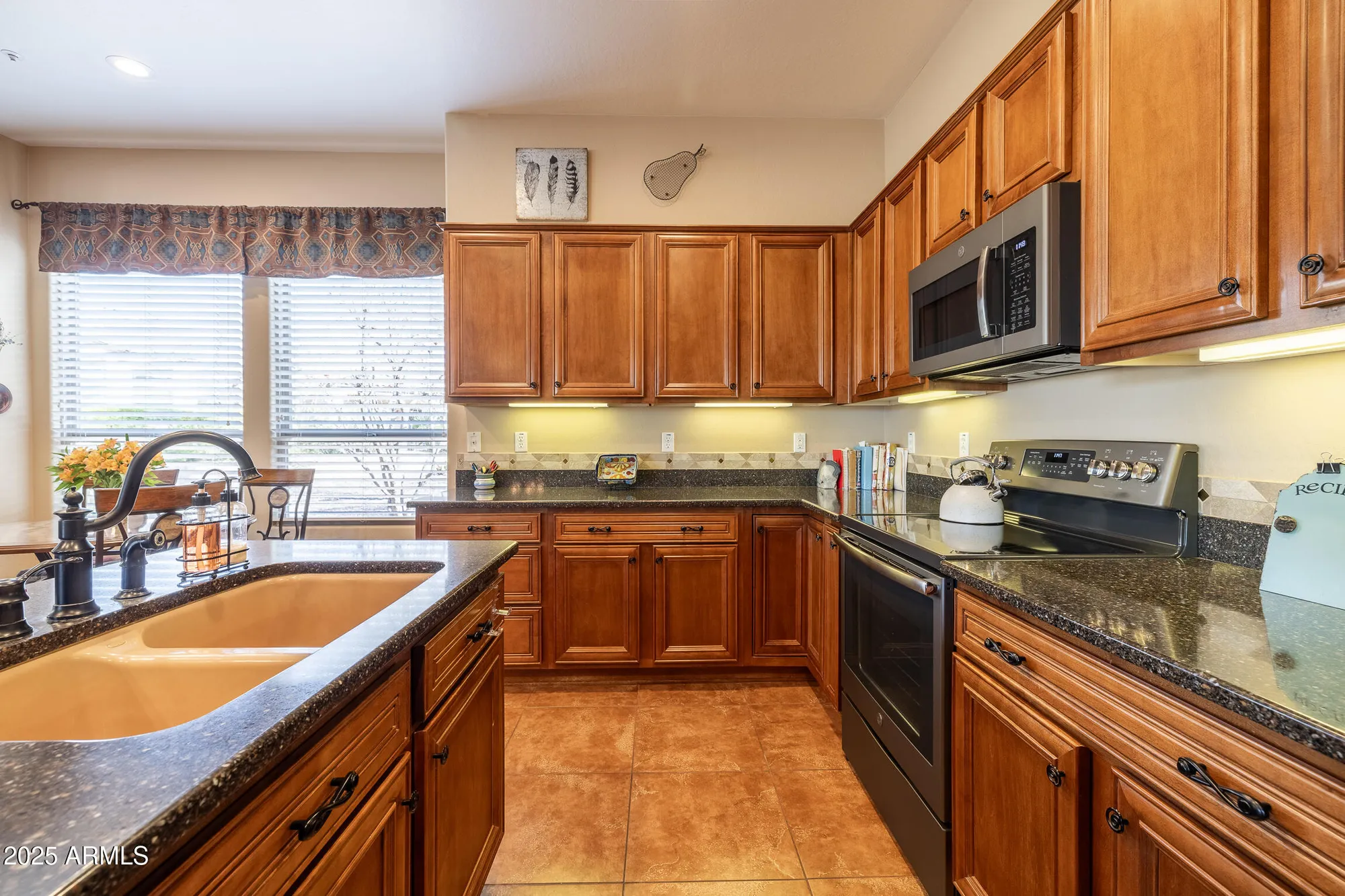 Property Slideshow image 14 of 35 | 13050 w pinnacle vista dr, Peoria, AZ, 85383