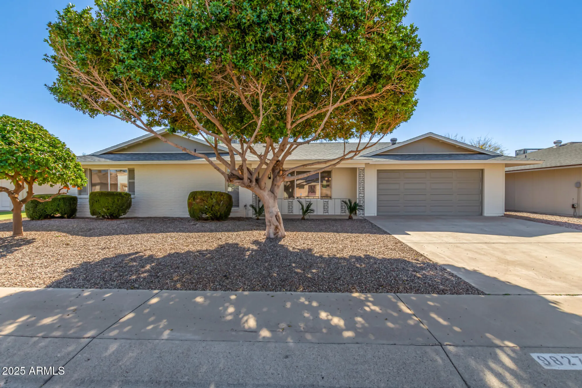 Property Slideshow image 1 of 29 | 9827 w lindgren ave, Sun City, AZ, 85373