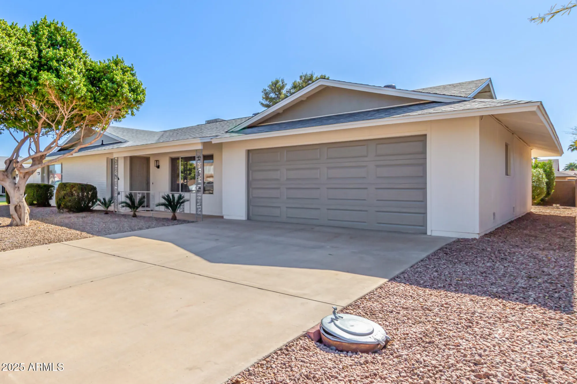Property Slideshow image 4 of 29 | 9827 w lindgren ave, Sun City, AZ, 85373
