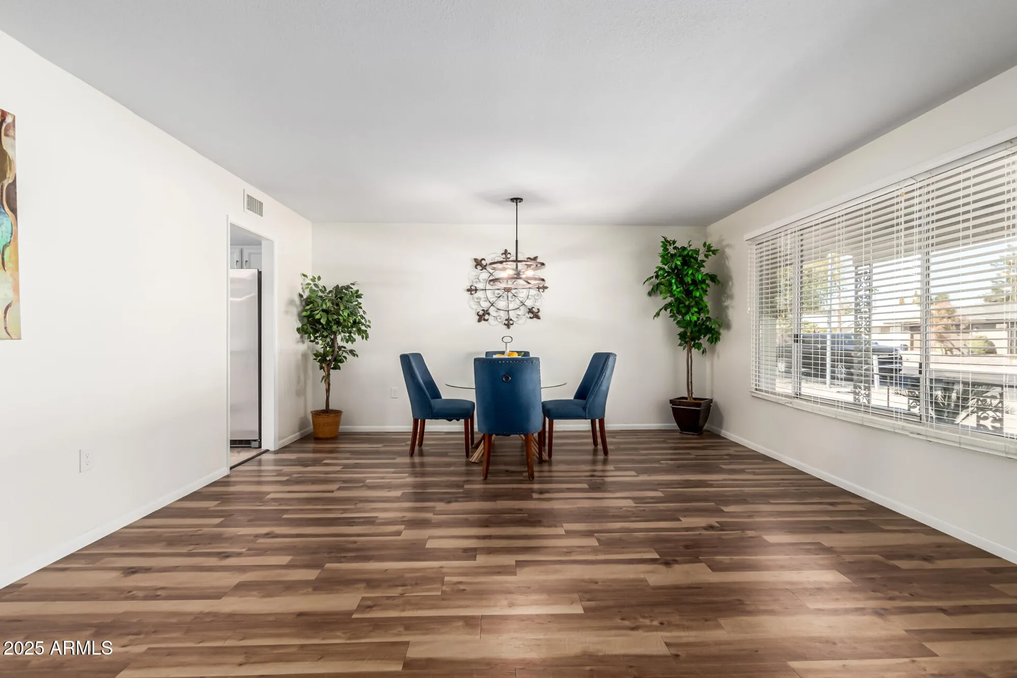 Property Slideshow image 9 of 29 | 9827 w lindgren ave, Sun City, AZ, 85373