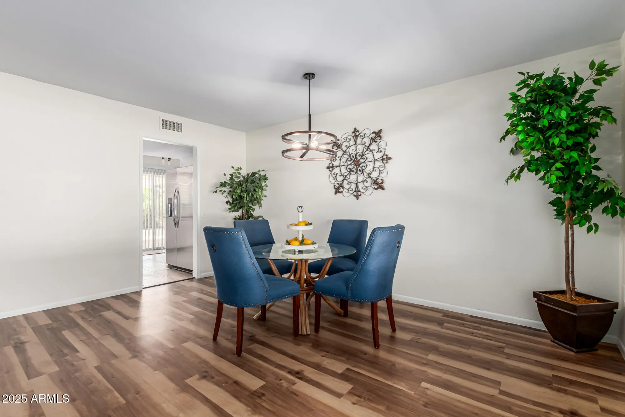 Property Slideshow image 10 of 29 | 9827 w lindgren ave, Sun City, AZ, 85373