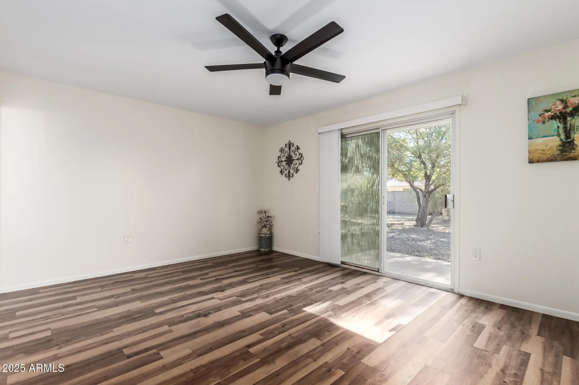 Property Slideshow image 17 of 29 | 9827 w lindgren ave, Sun City, AZ, 85373