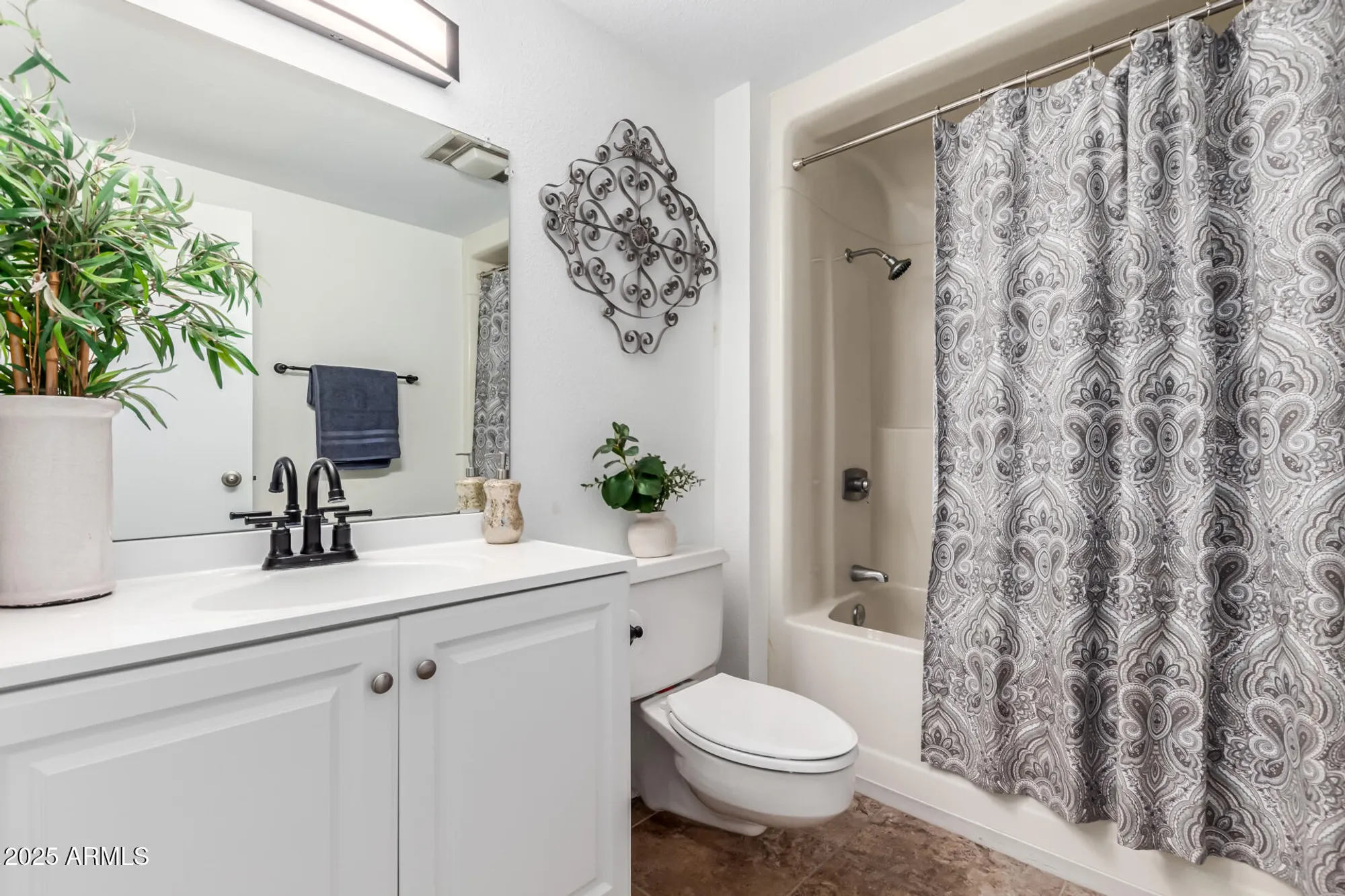 Property Slideshow image 21 of 29 | 9827 w lindgren ave, Sun City, AZ, 85373