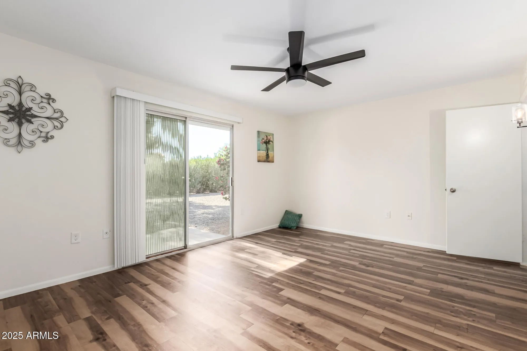 Property Slideshow image 18 of 29 | 9827 w lindgren ave, Sun City, AZ, 85373