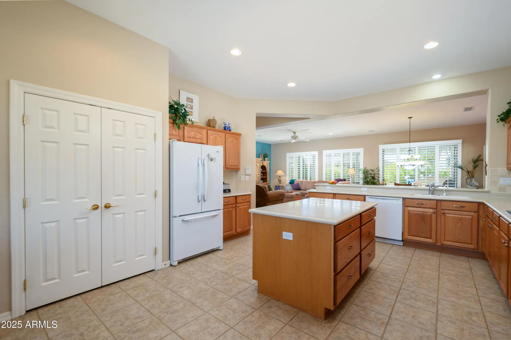 Property Slideshow image 13 of 35 | 16935 w desert blossom way, Surprise, AZ, 85387