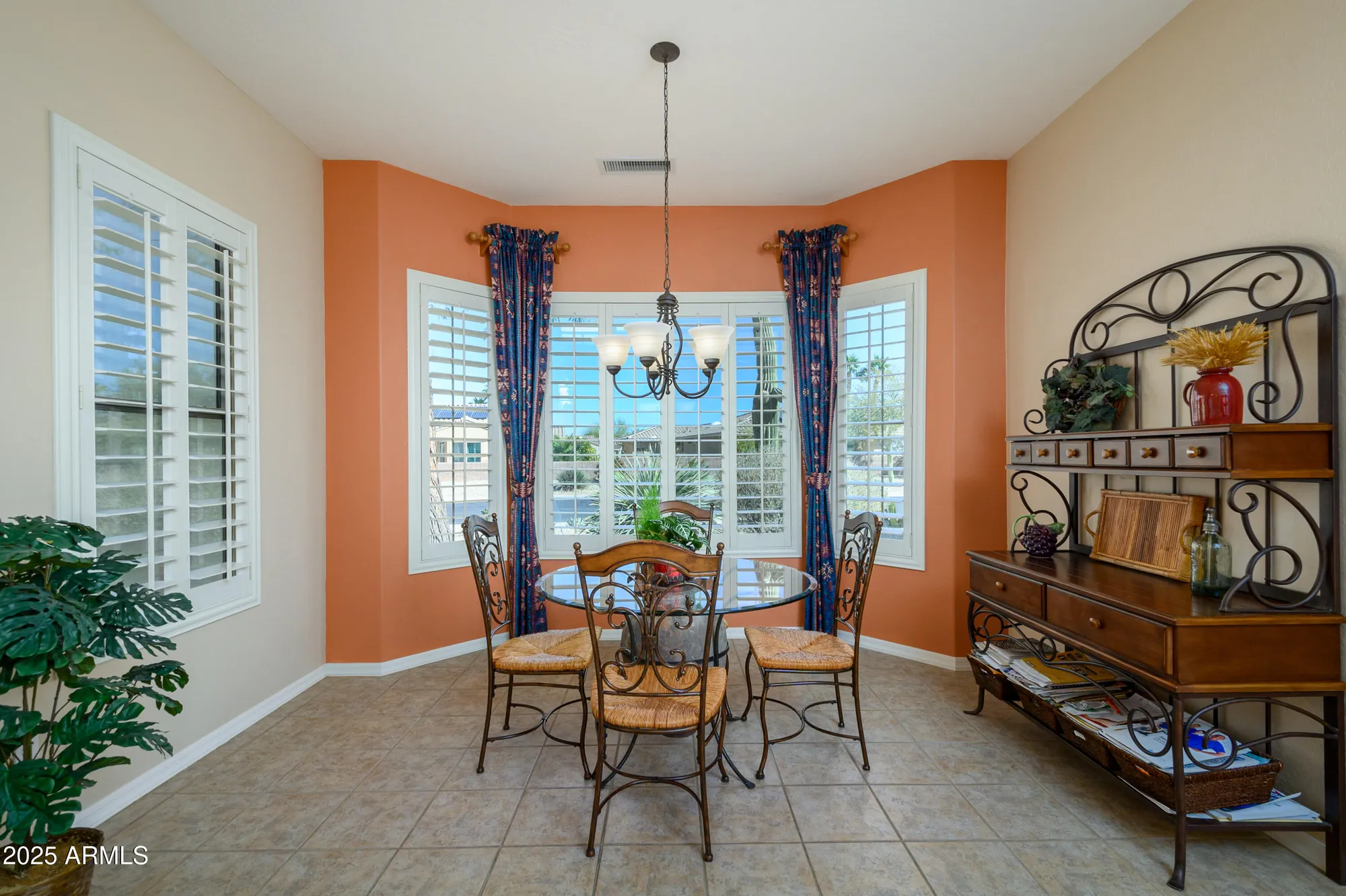 Property Slideshow image 12 of 35 | 16935 w desert blossom way, Surprise, AZ, 85387