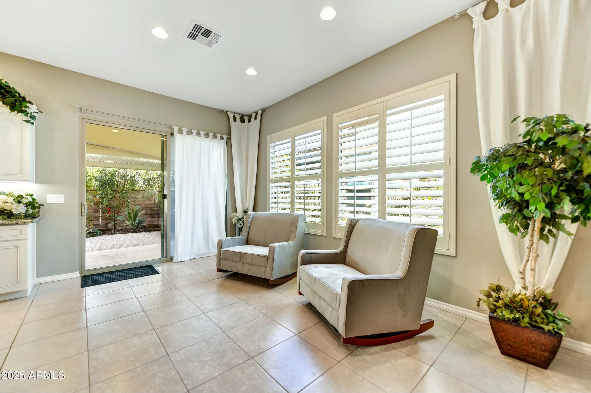 Property Slideshow image 15 of 52 | 210 e bergamot ln, Queen Creek, AZ, 85140