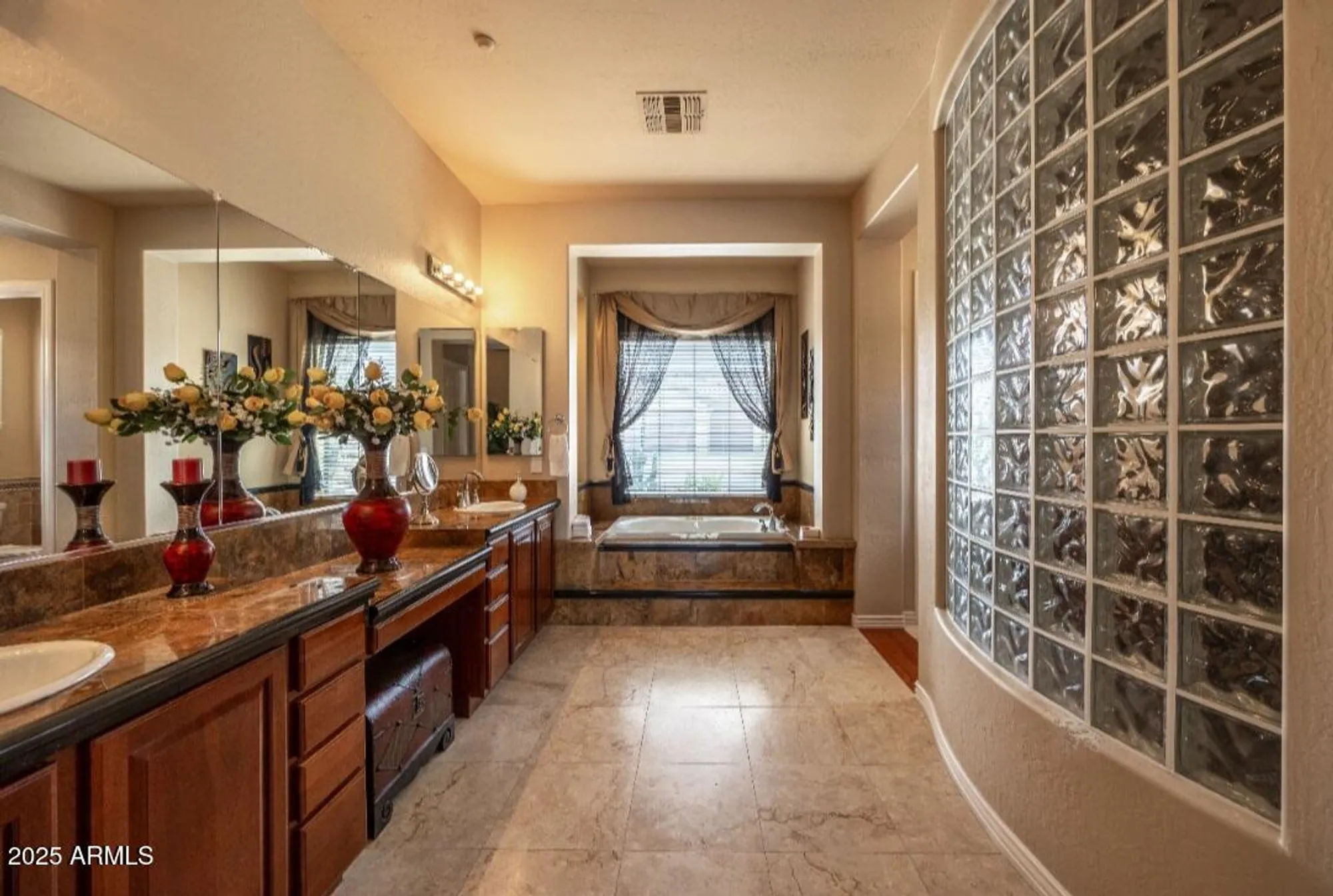 Property Slideshow image 16 of 28 | 41607 n club pointe dr, Phoenix, AZ, 85086