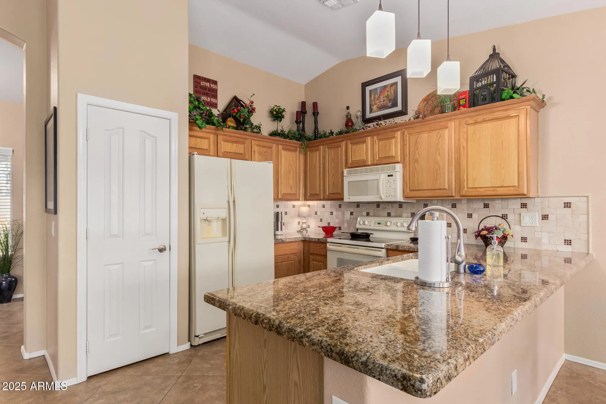 Property Slideshow image 9 of 50 | 1403 e las colinas dr, Chandler, AZ, 85249