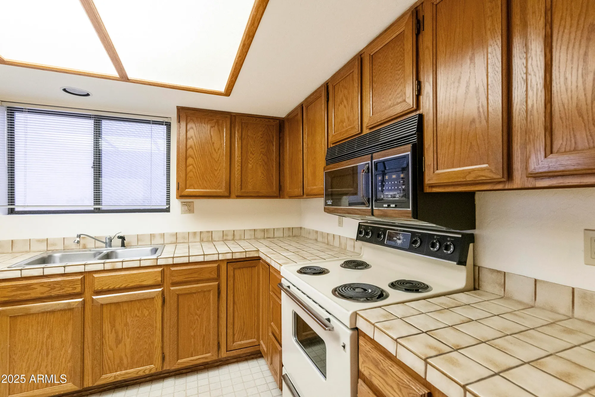 Property Slideshow image 16 of 55 | 9576 e fairway blvd, Sun Lakes, AZ, 85248