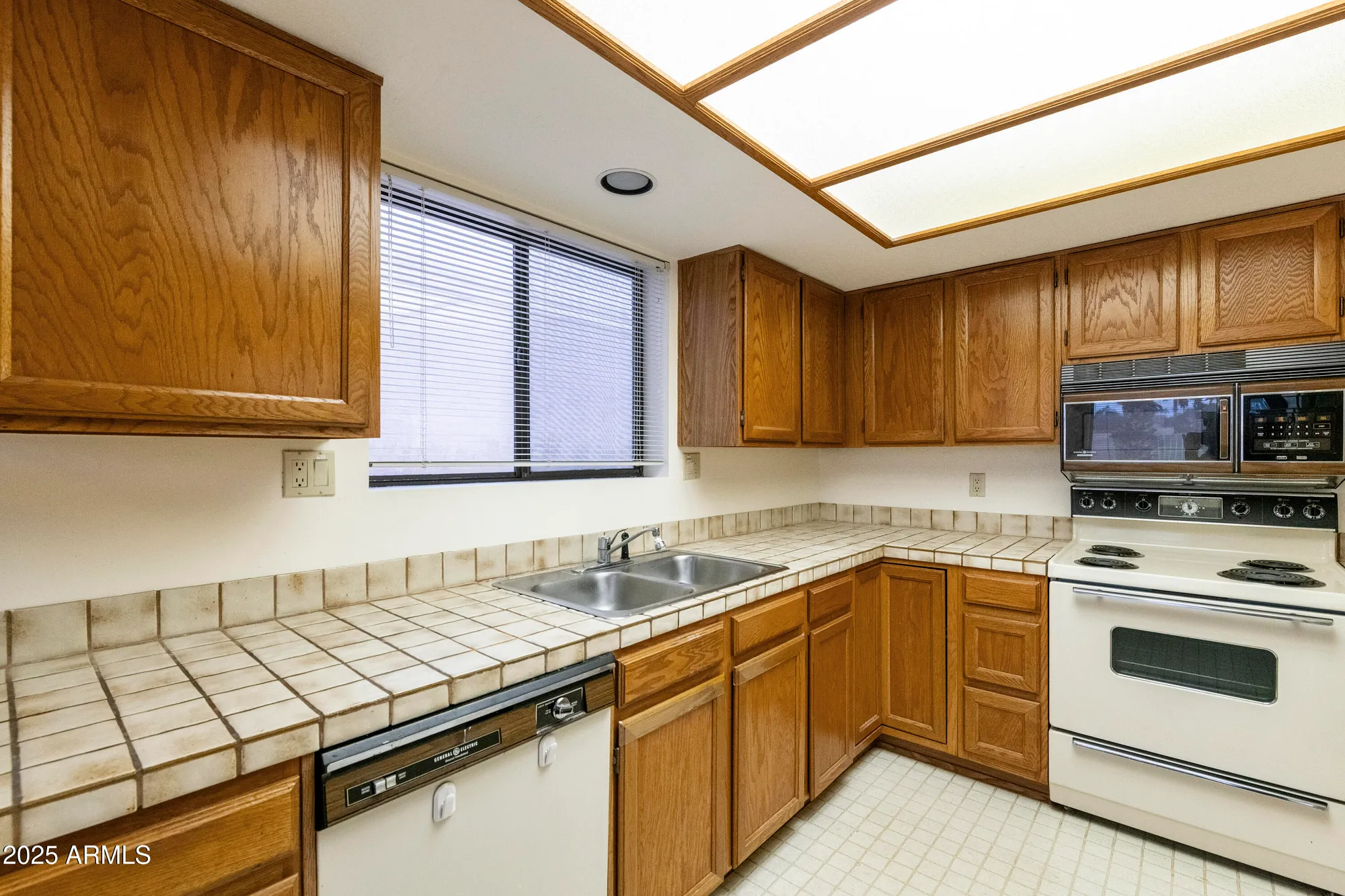 Property Slideshow image 17 of 55 | 9576 e fairway blvd, Sun Lakes, AZ, 85248