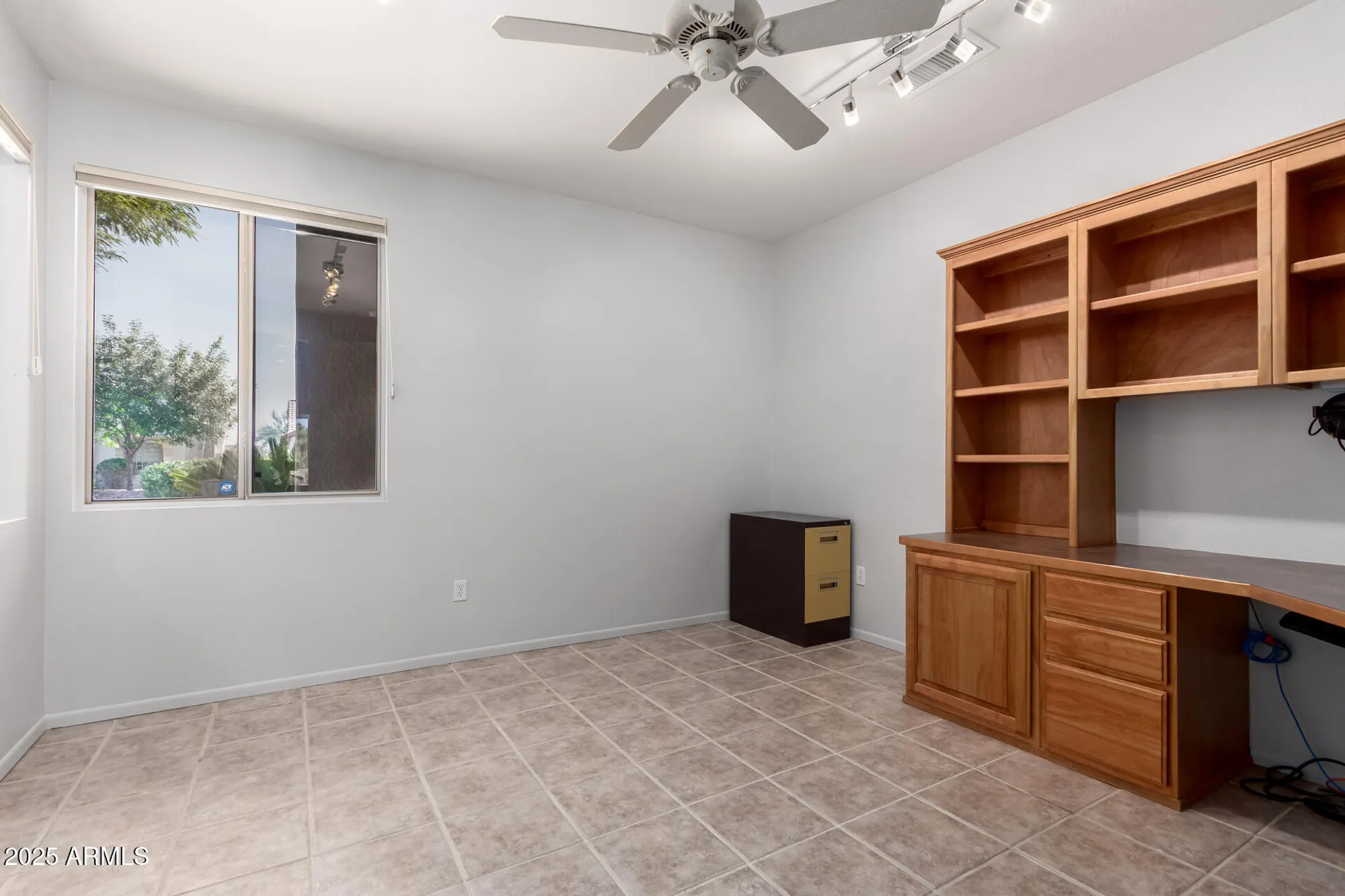 Property Slideshow image 10 of 25 | 18140 n saddle ridge dr, Surprise, AZ, 85374