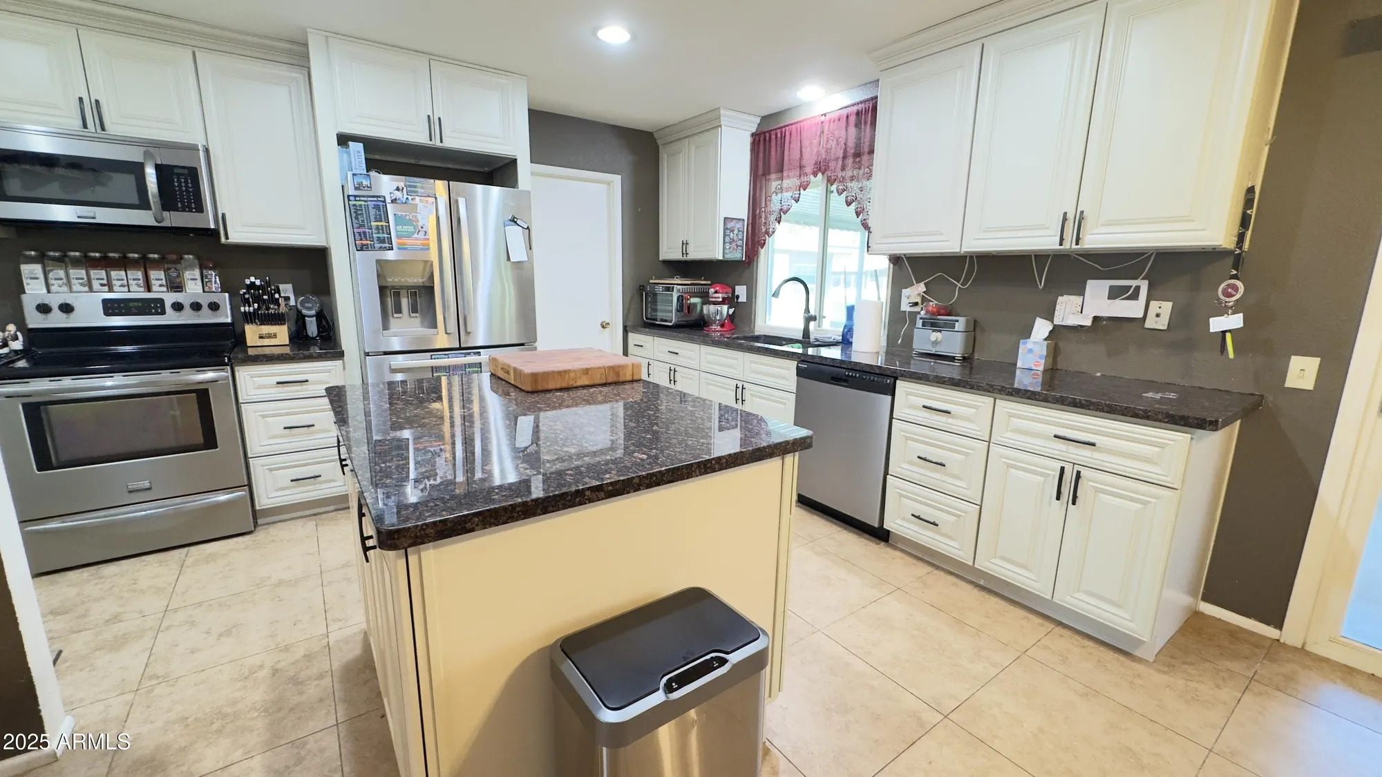 Property Slideshow image 2 of 24 | 9814 w shasta dr, Sun City, AZ, 85351