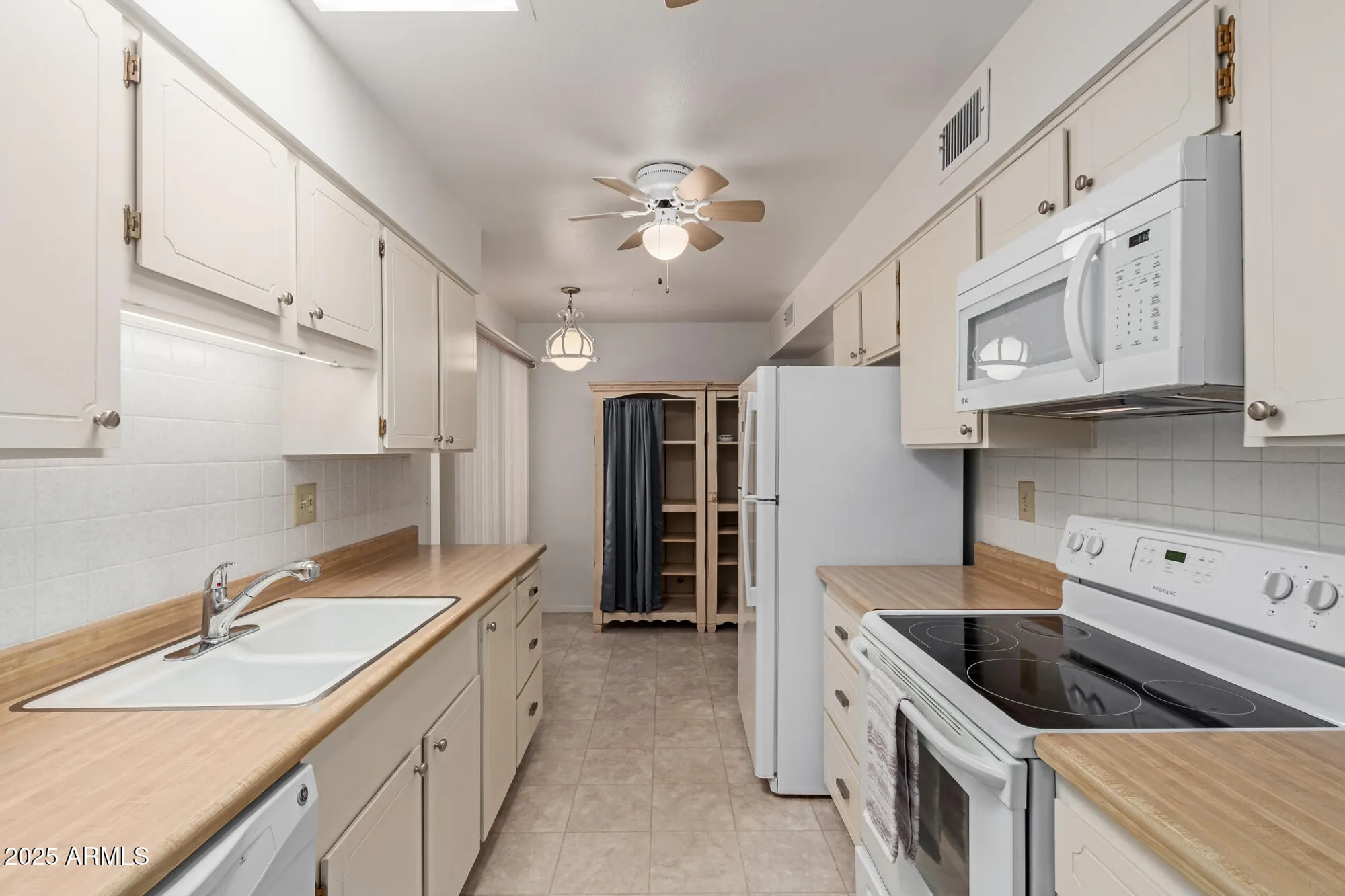 Property Slideshow image 11 of 26 | 13401 n 108th dr, Sun City, AZ, 85351