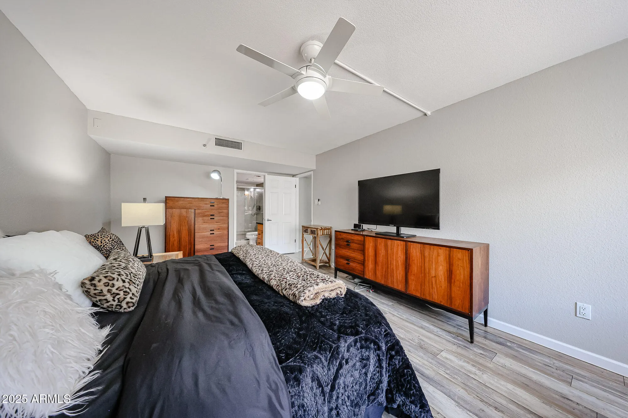 Property Slideshow image 12 of 57 | 7860 e camelback rd 309, Scottsdale, AZ, 85251
