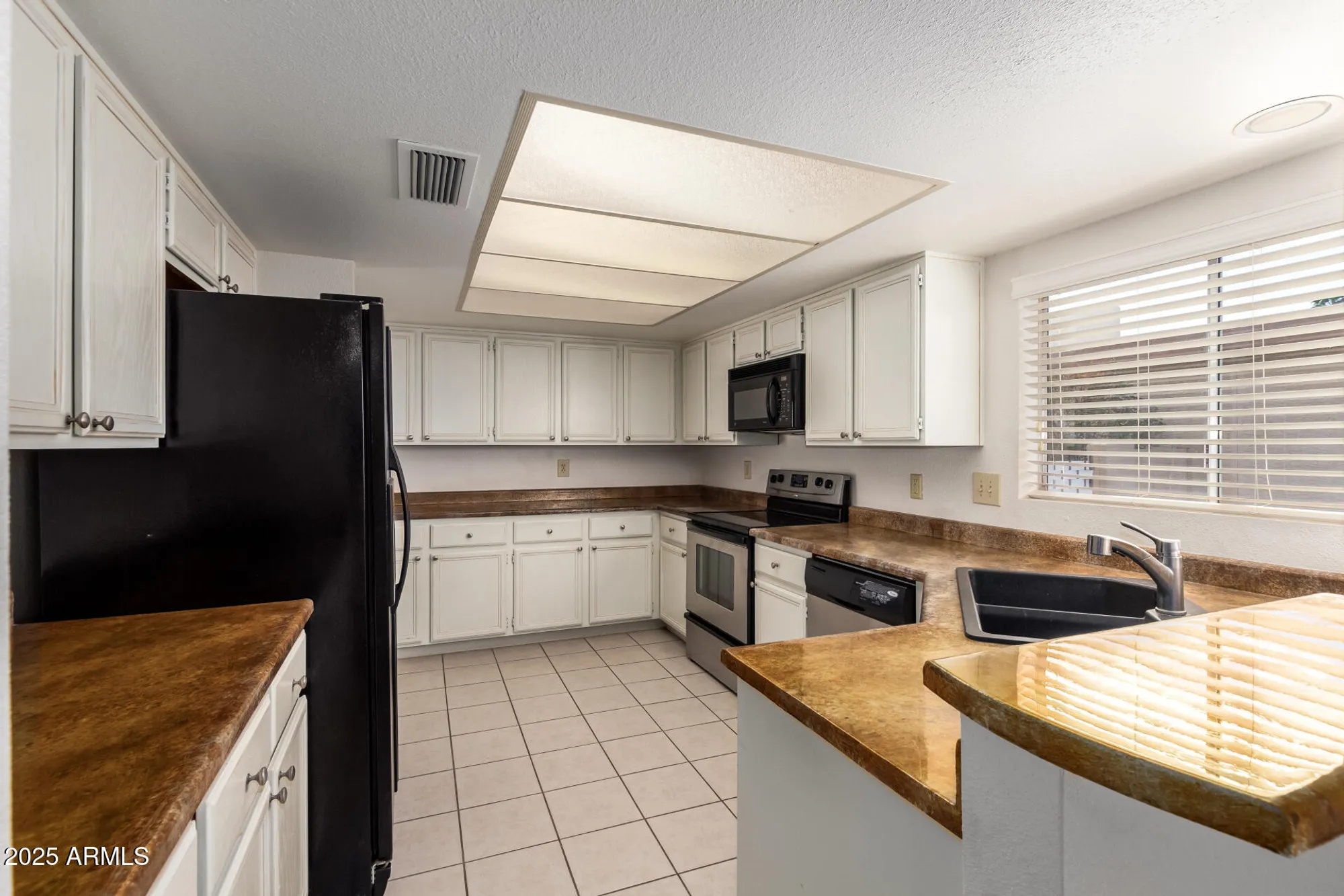 Property Slideshow image 9 of 38 | 26438 s pinewood dr, Sun Lakes, AZ, 85248