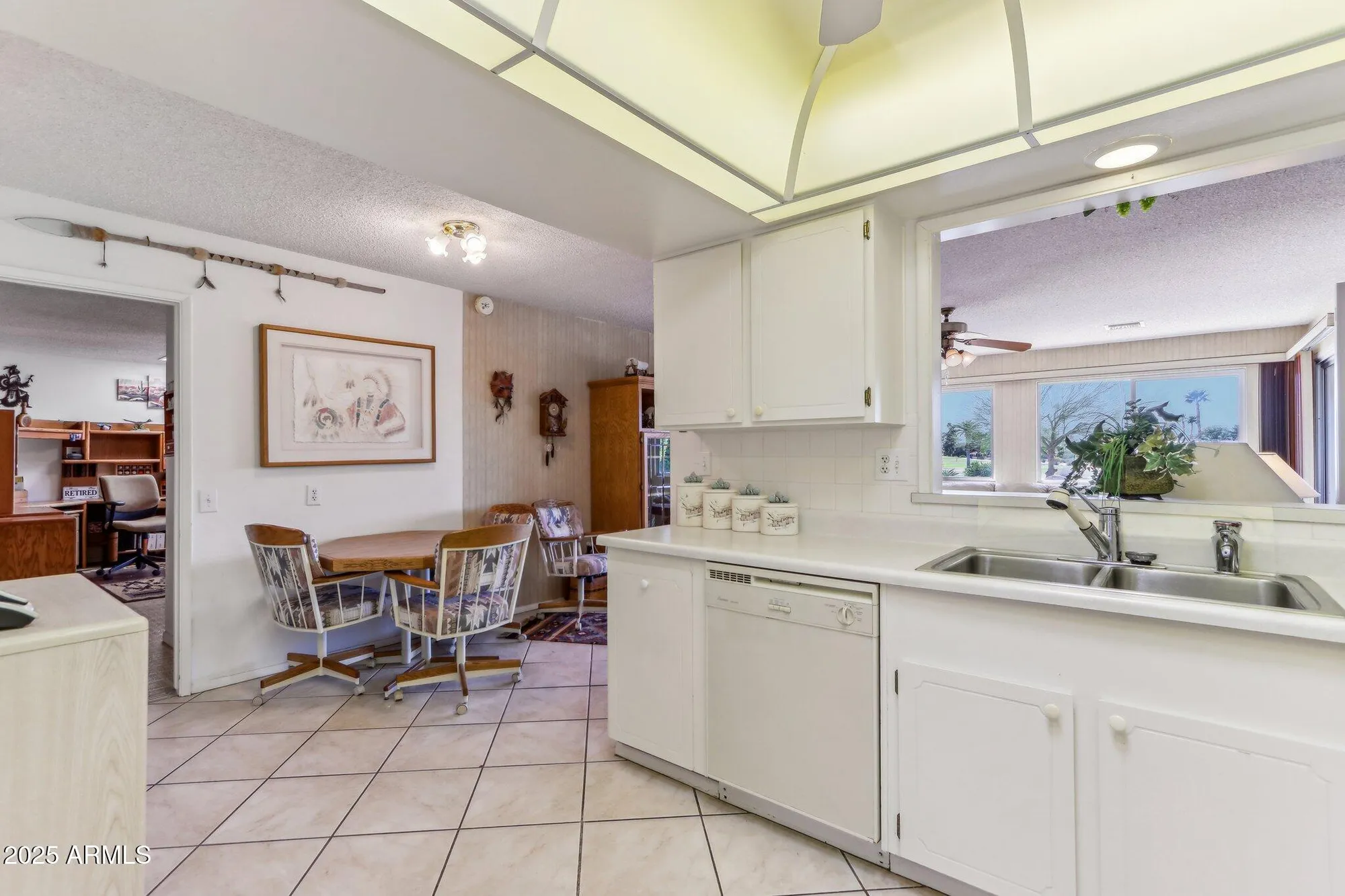 Property Slideshow image 18 of 58 | 19832 n cherry tree ln, Sun City, AZ, 85373