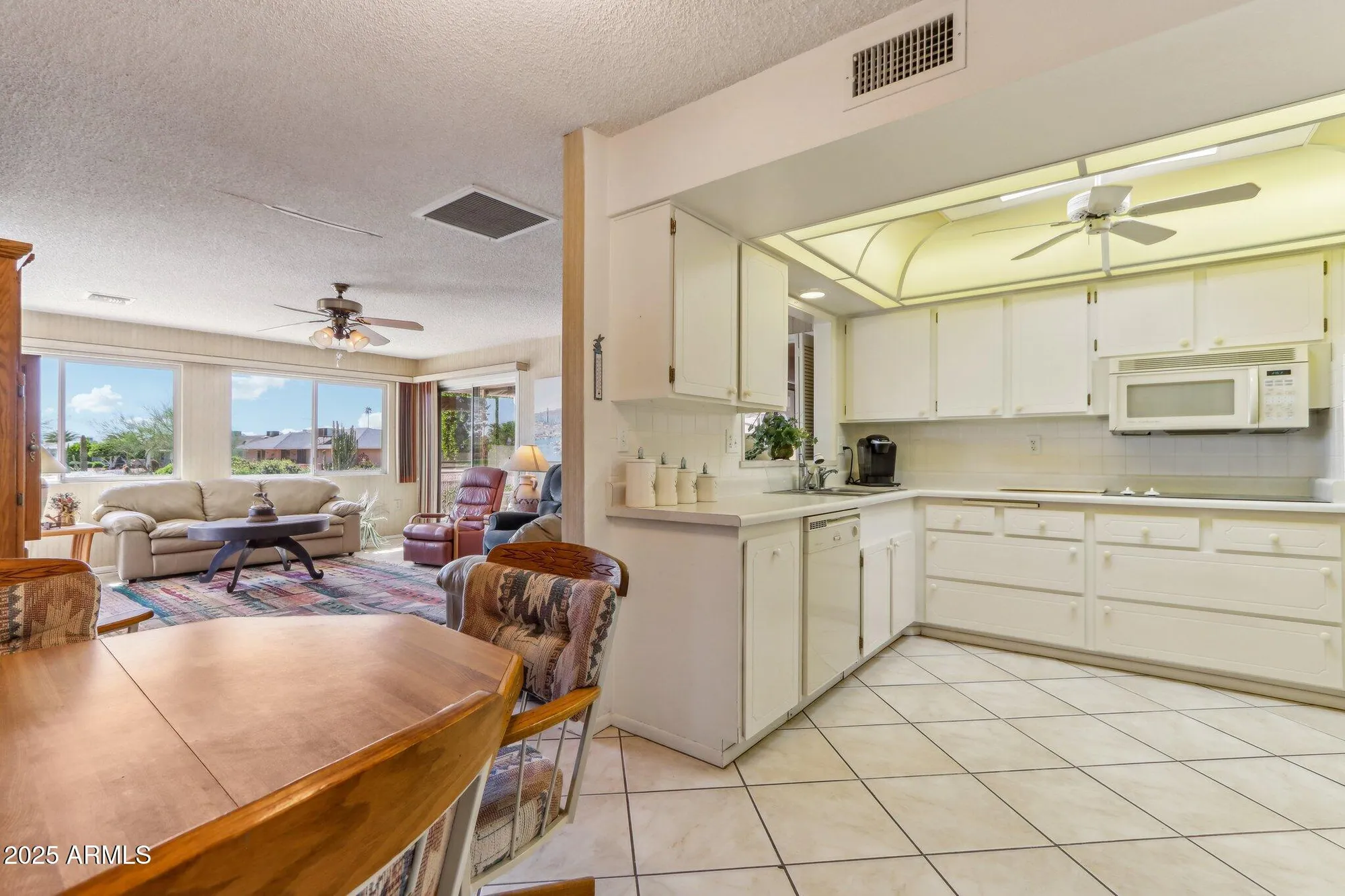 Property Slideshow image 14 of 58 | 19832 n cherry tree ln, Sun City, AZ, 85373