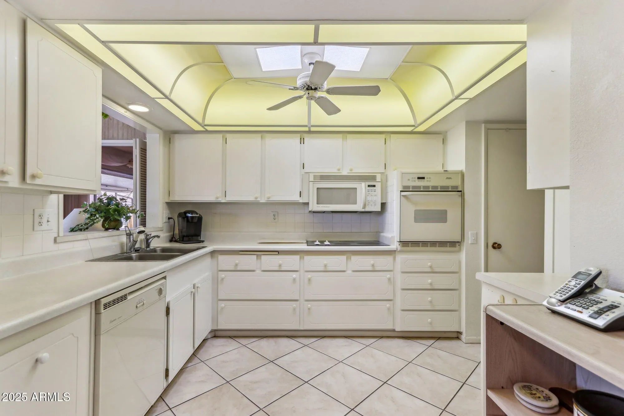 Property Slideshow image 15 of 58 | 19832 n cherry tree ln, Sun City, AZ, 85373